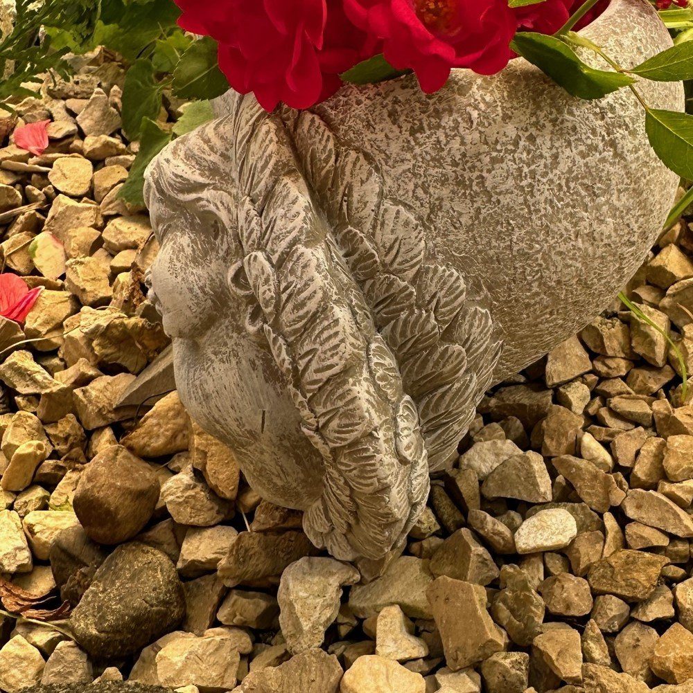 Radami Gartenfigur Pflanztopf Engel mit Herz Grabherz Grabschmuck Grabdeko Trauerherz – Bild 3 von 3