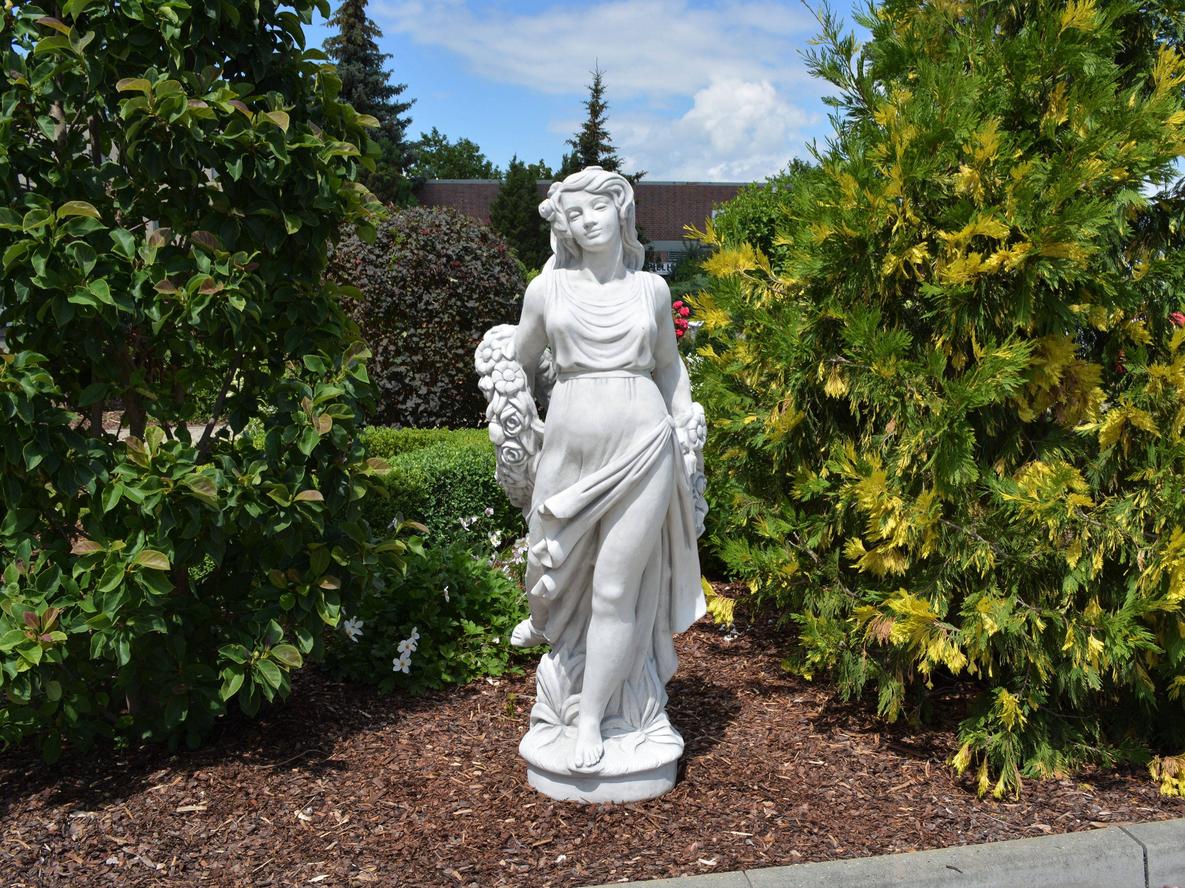 gartendekoparadies.de Gartenfigur Große Frauen-Statue mit Blumenkranz, günstig online kaufen