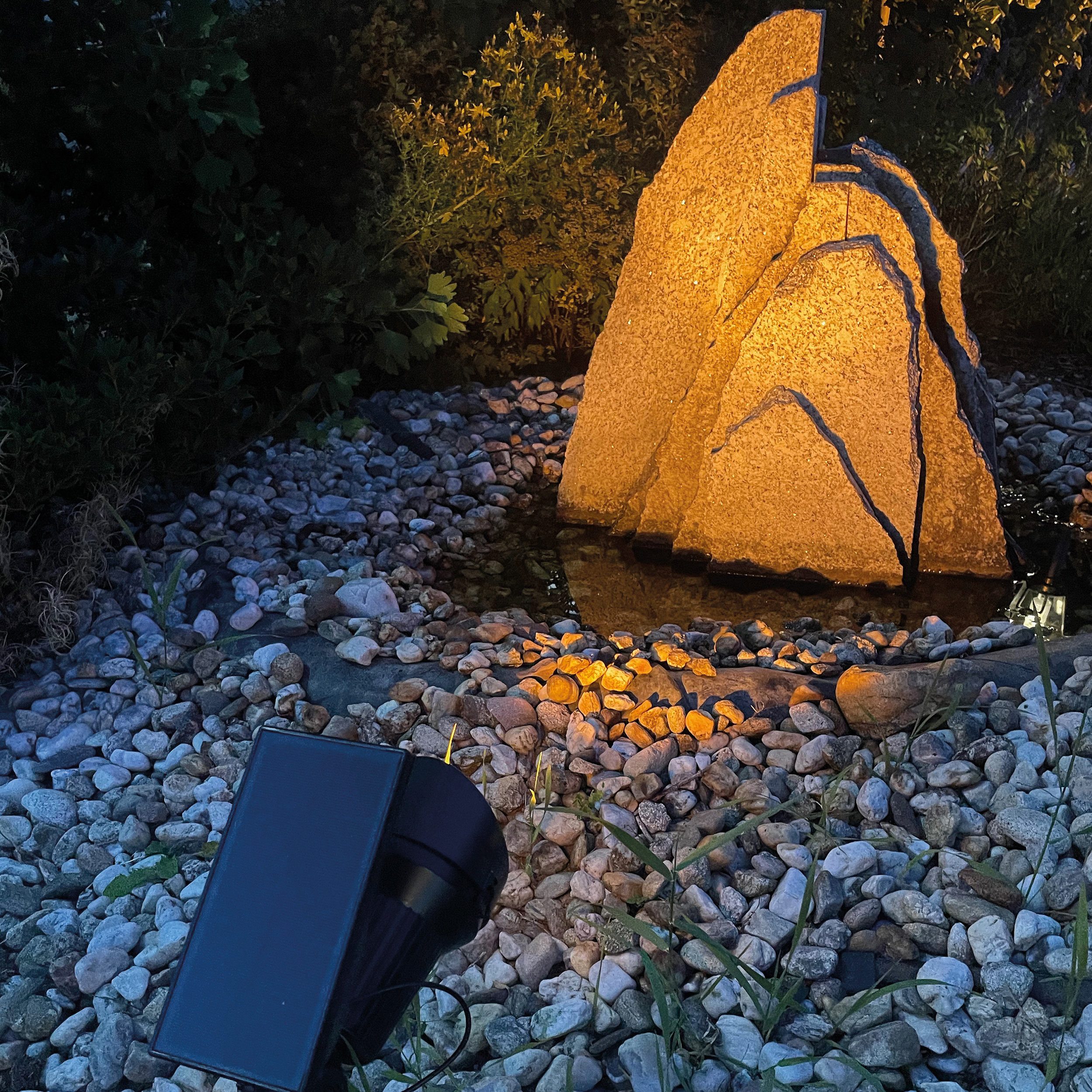 esotec Gartenstrahler Solarspot Bodenstrahler Berni, LEDs bernsteinfarben 1800K außen 103318, LED fest integriert