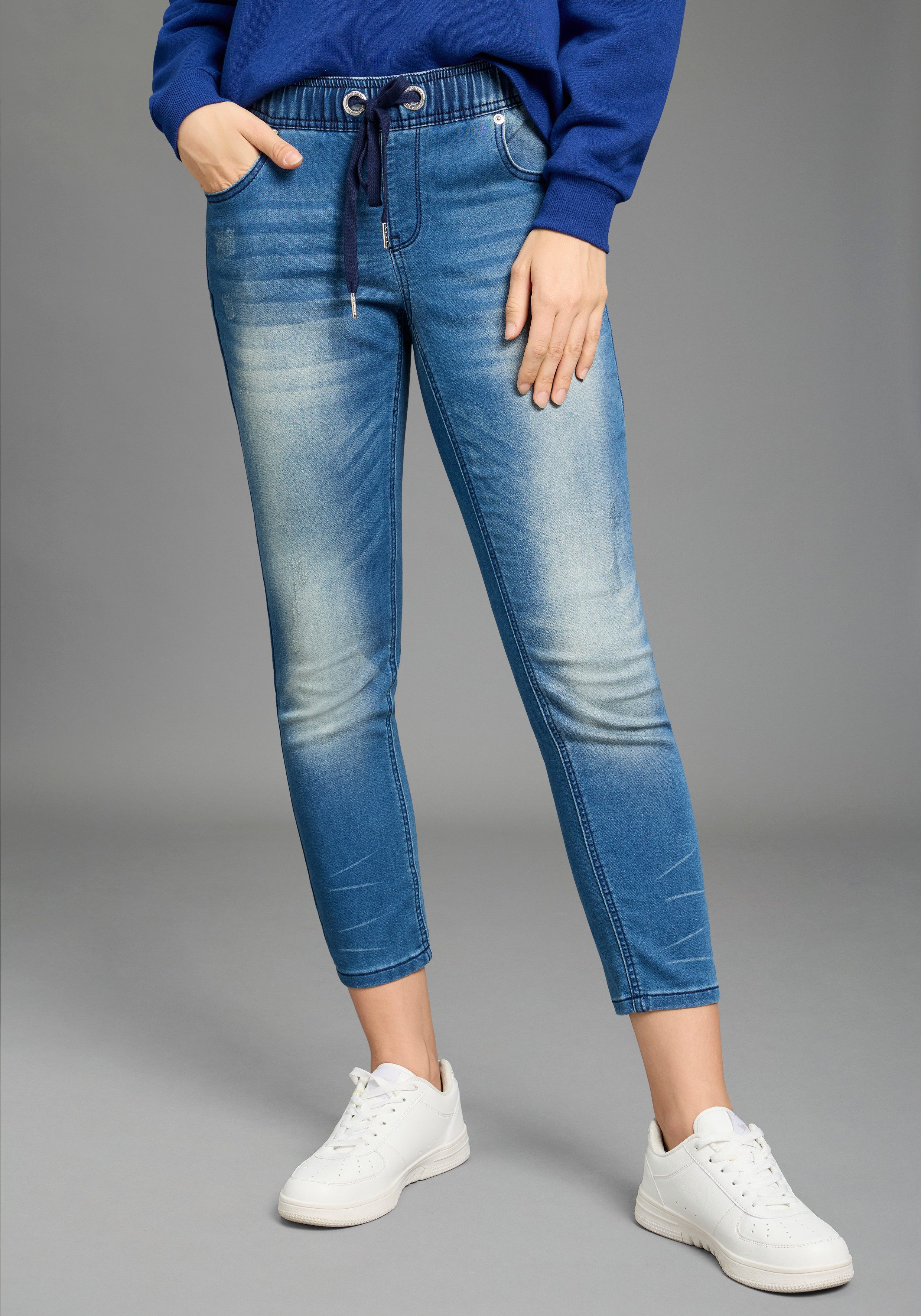 KangaROOS Jogg Pants 7/8 JOGG-DENIM weites Bein, mit Used-Waschung, hohe Leibhöhe, 7/8-Länge