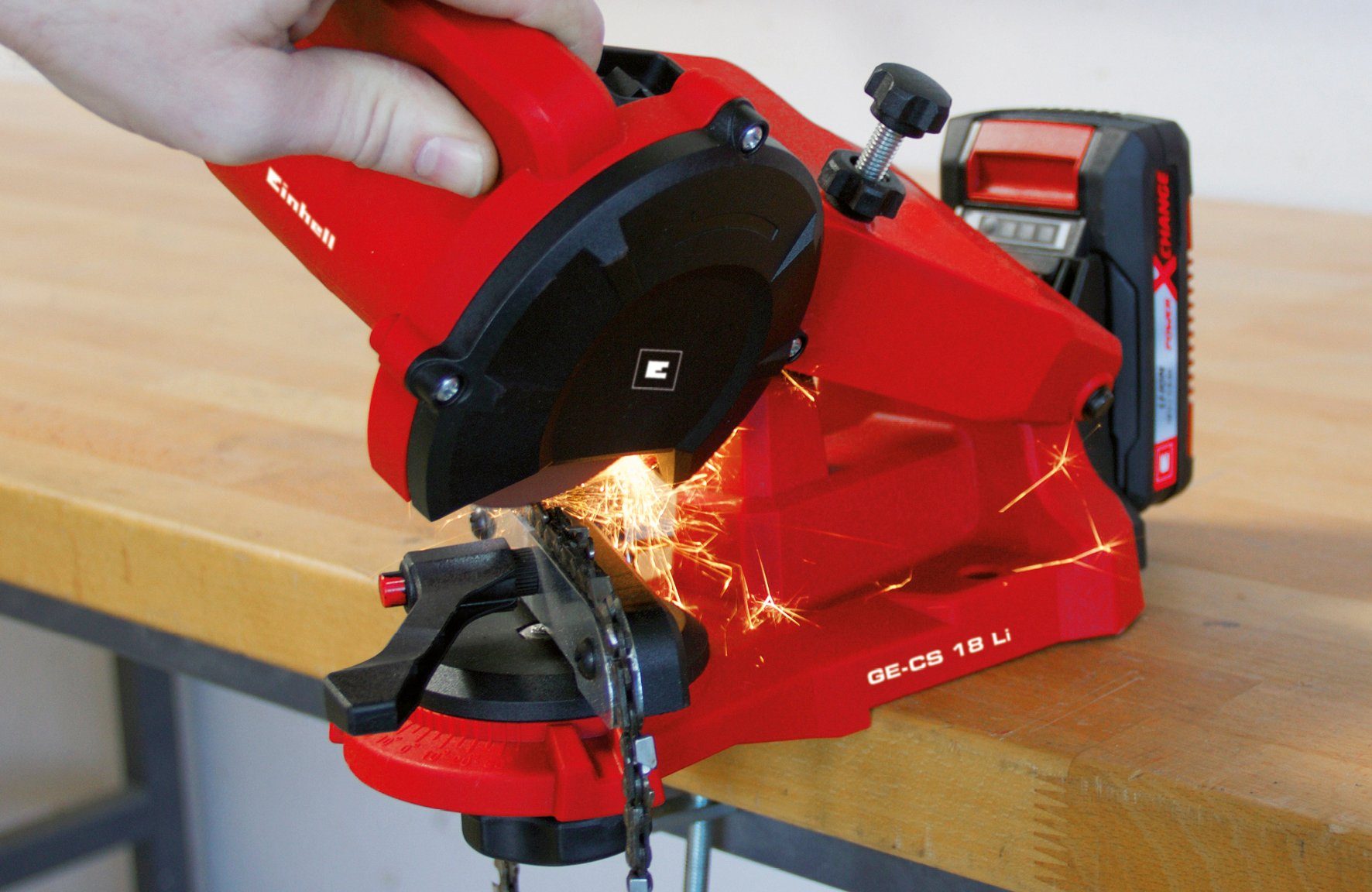 Einhell Sägekettenschärfgerät GE-CS 18 Li-Solo, für alle gängigen Sägeketten, ohne Akku und Ladegerät