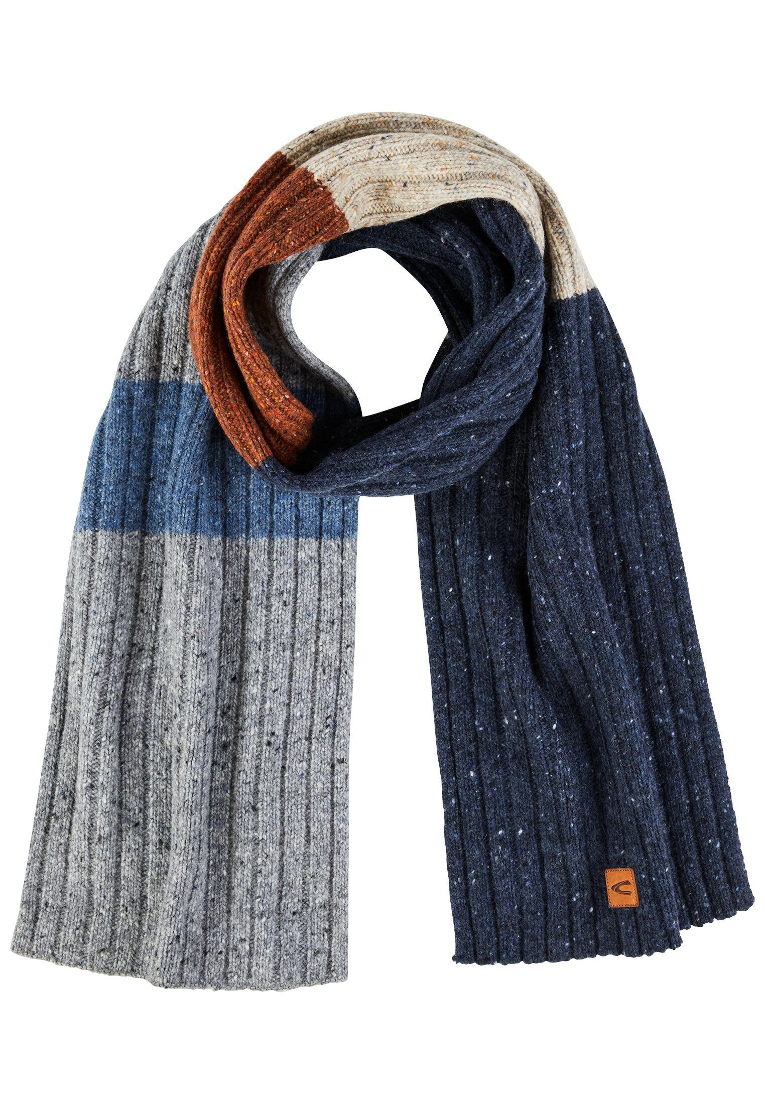 Strickschal aus einem Wollmix