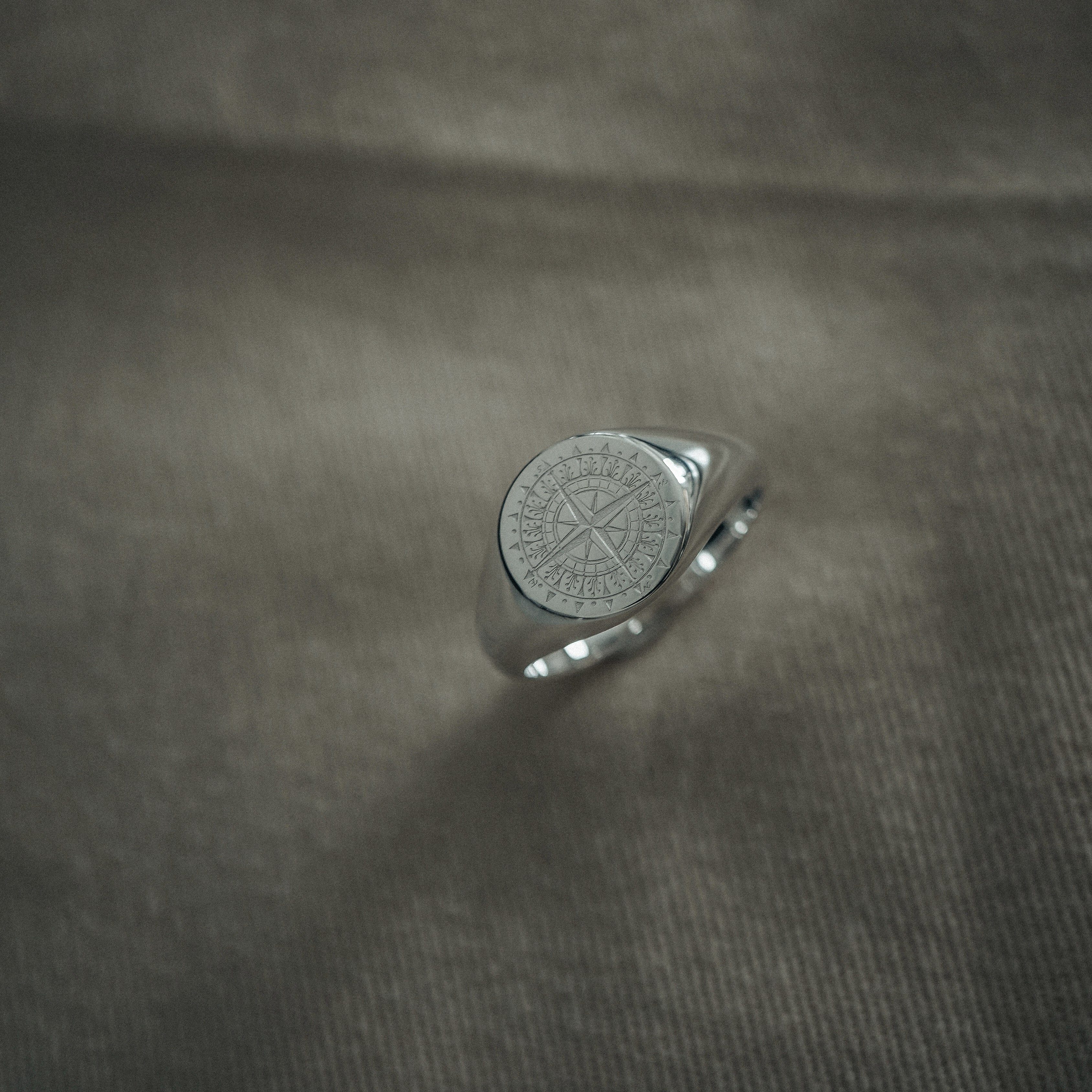 Sprezzi Fashion Siegelring Silver, kostenlosem Fingerring handgefertigt, Sterling 925er geliert), Silber Kompass Schmucketui (inklusive Silber Herren und Siegel Silber-Pflegetuch aus aus Designed in Germany Ring