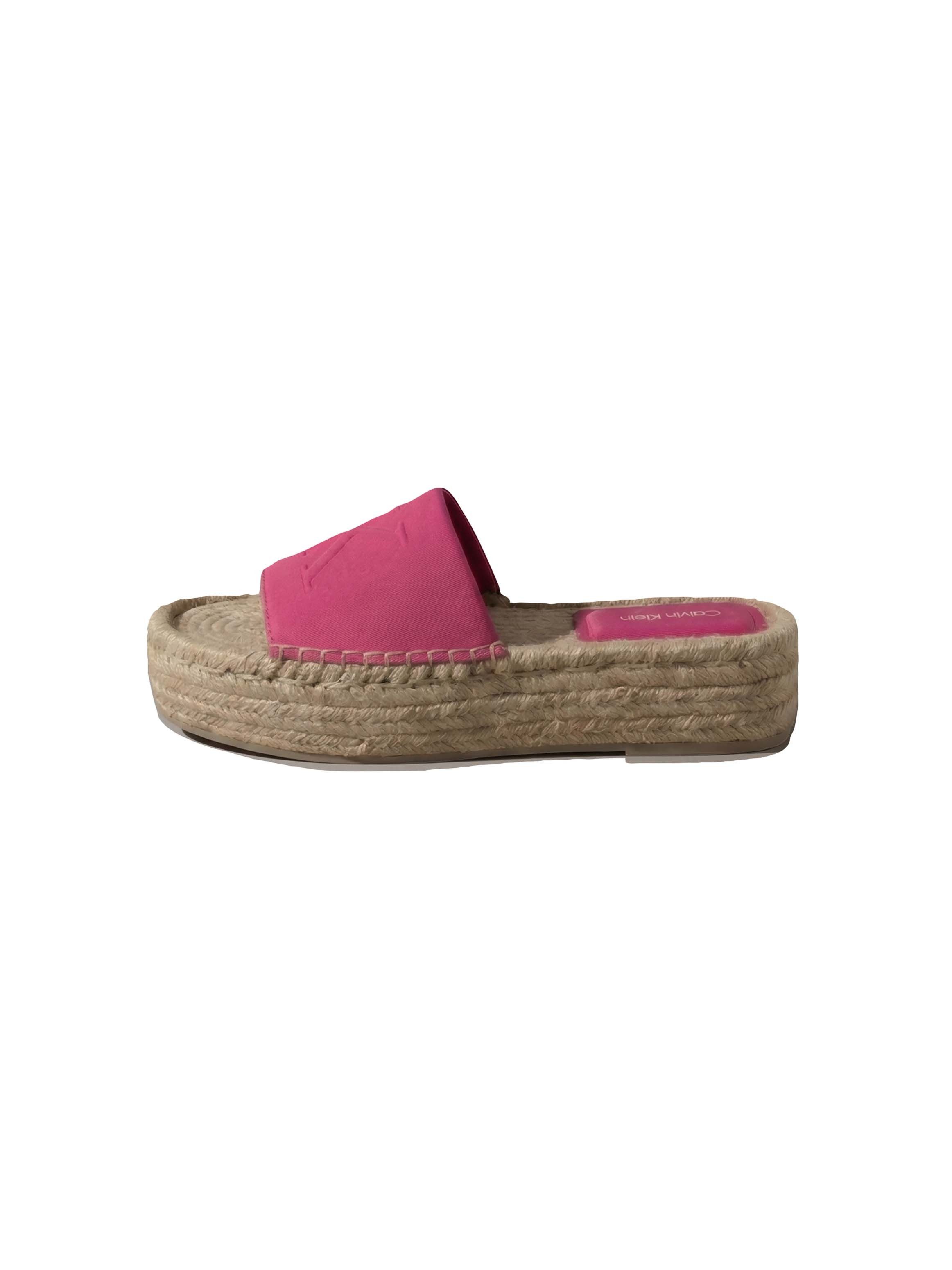 Calvin Klein FLATF ESPA NEOP MG Pantolette Sommerschuh, Strandschuh mit Plateau, schmale Form