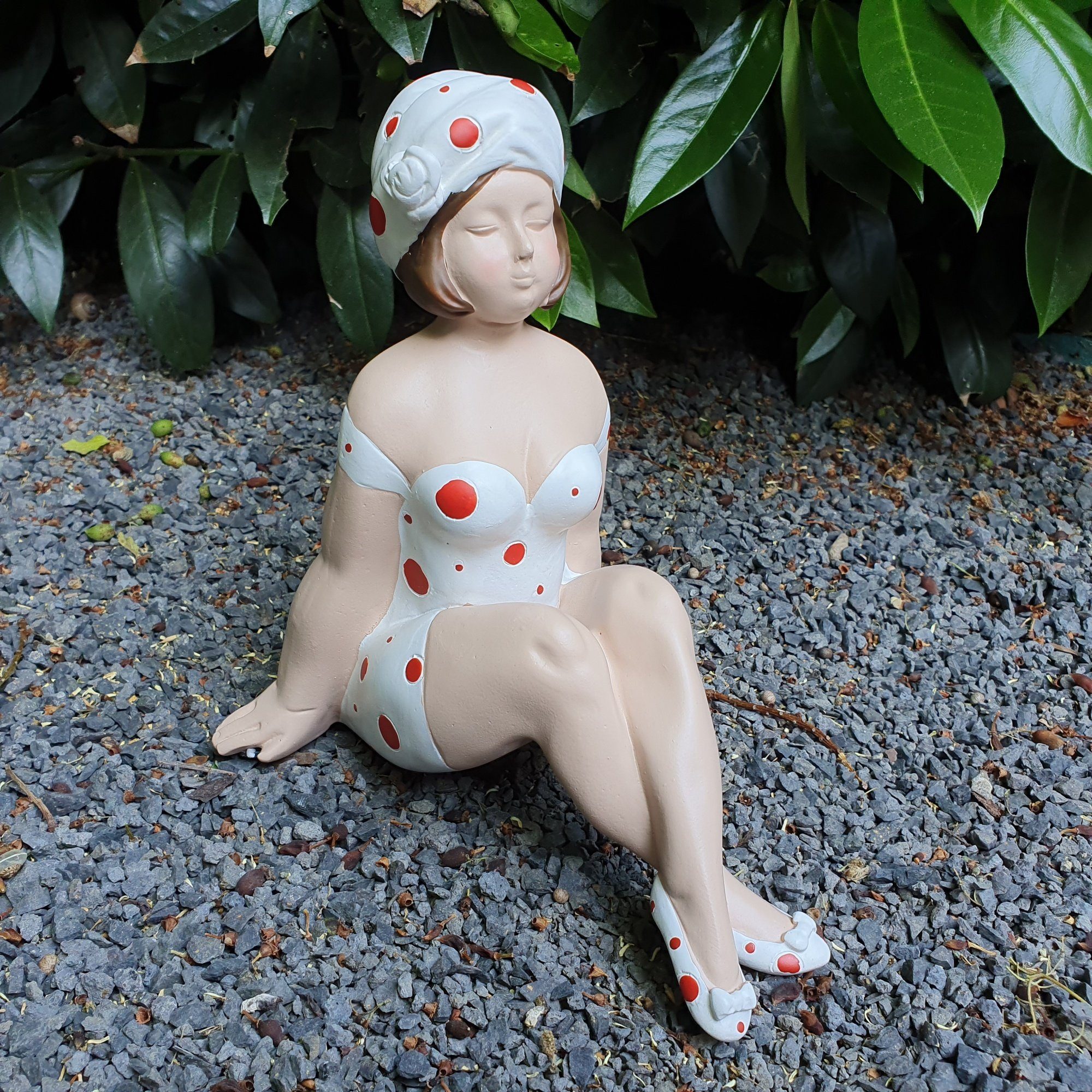 Aspinaworld Gartenfigur Sitzende Badenixe Figur 21 cm weiß Gartendeko