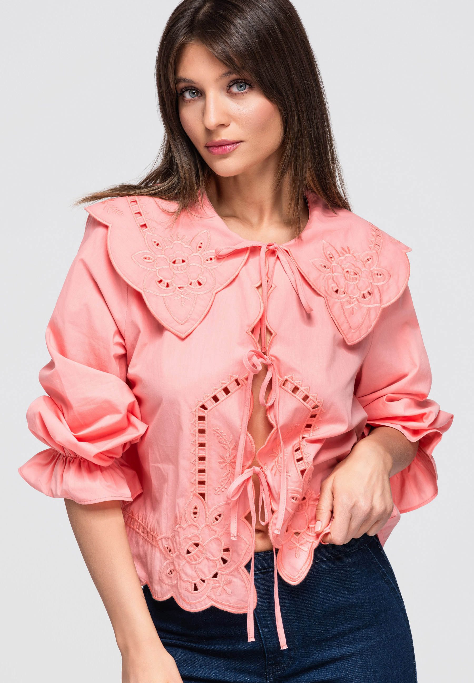 OMBRE Hemdbluse Damen Hemdbluse mit floralem Design elegant Koralle ONESIZE (kein Set, 1-tlg) bestickt, mit Cut-Outs