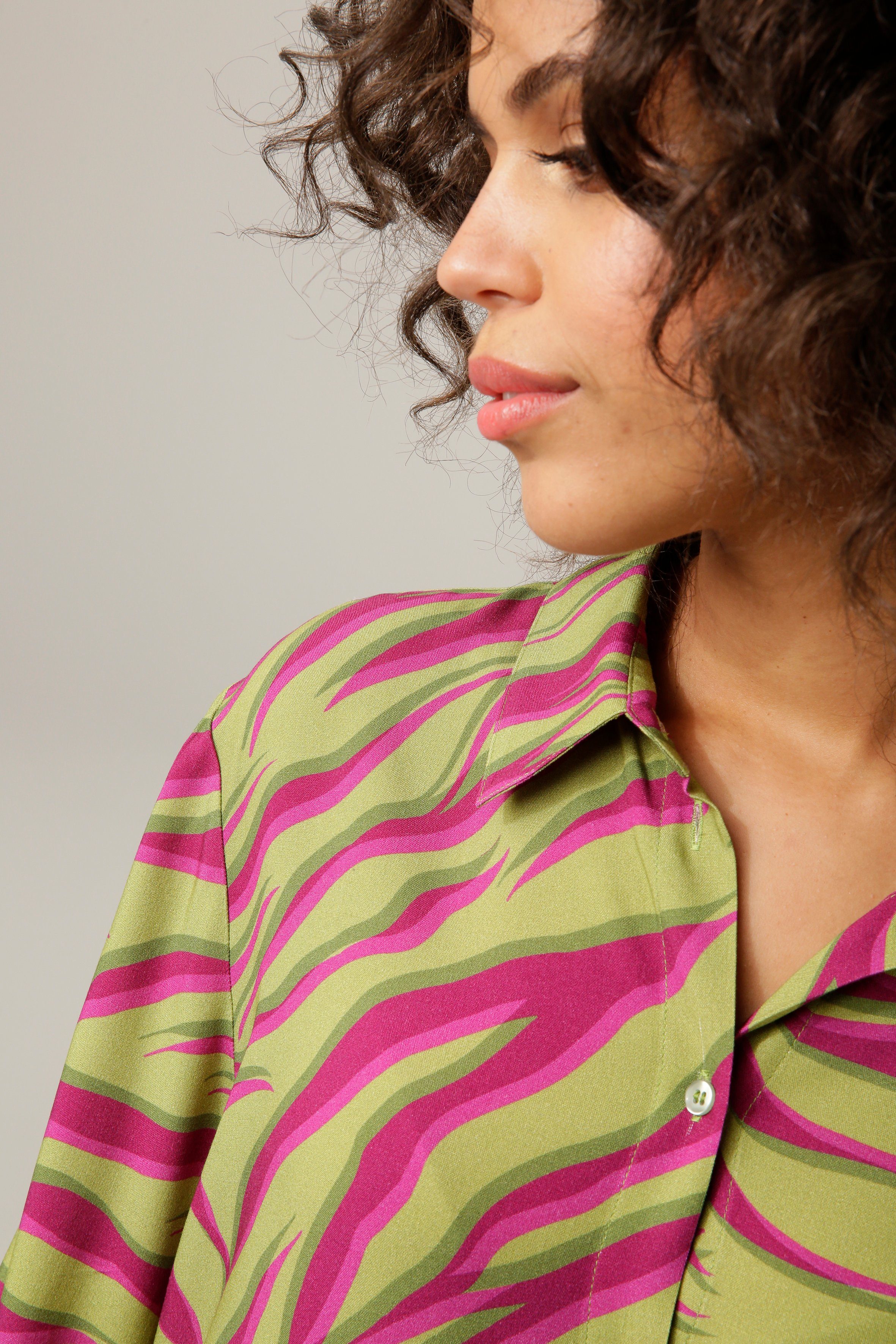 moosgrün-weinrot-grün-fuchsia farbenfrohen jedes - Druck mit Hemdbluse Unikat ein Teil Aniston CASUAL