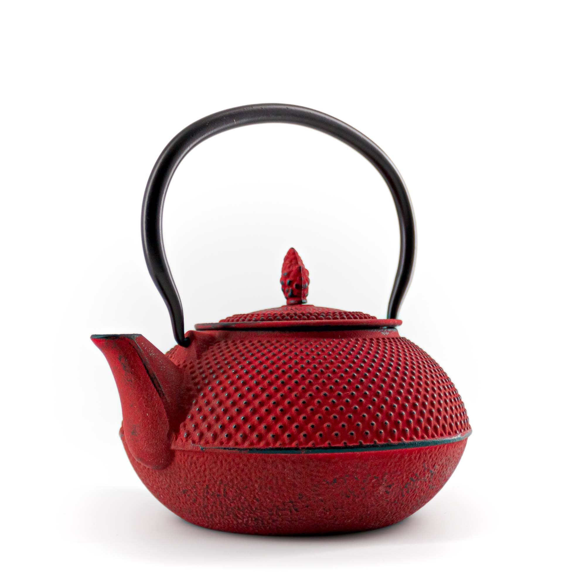 teayumi Teekanne ARARE Tetsubin Gusseisenkanne 1200 ml Rot, 1200 l, (3-teilig), mit herausnehmbaren Edelstahlsieb, mit Henkel
