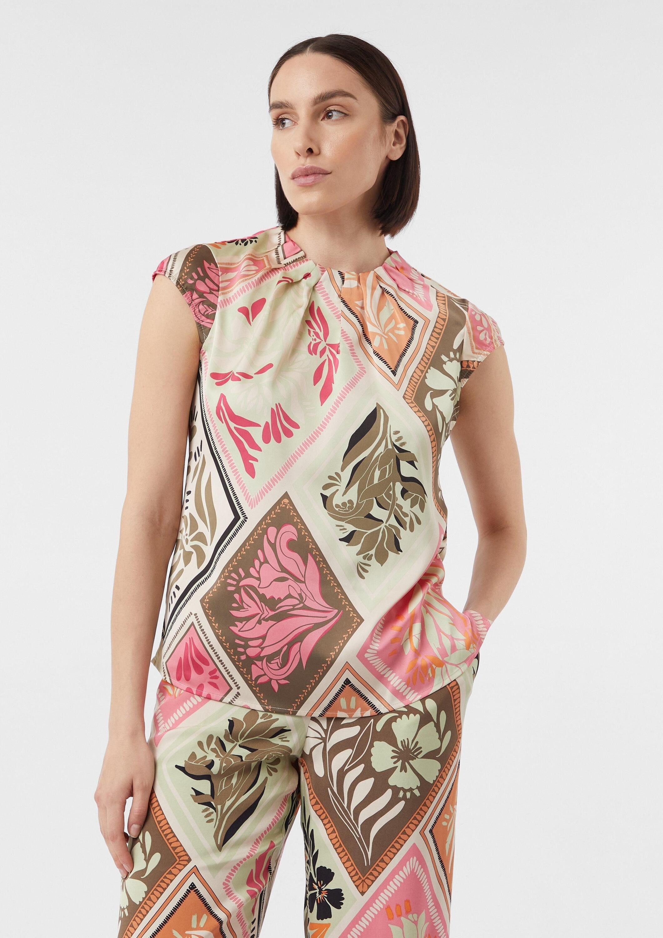 comma Kurzarmbluse Bluse Gemusterte Satin-Bluse mit Raffung