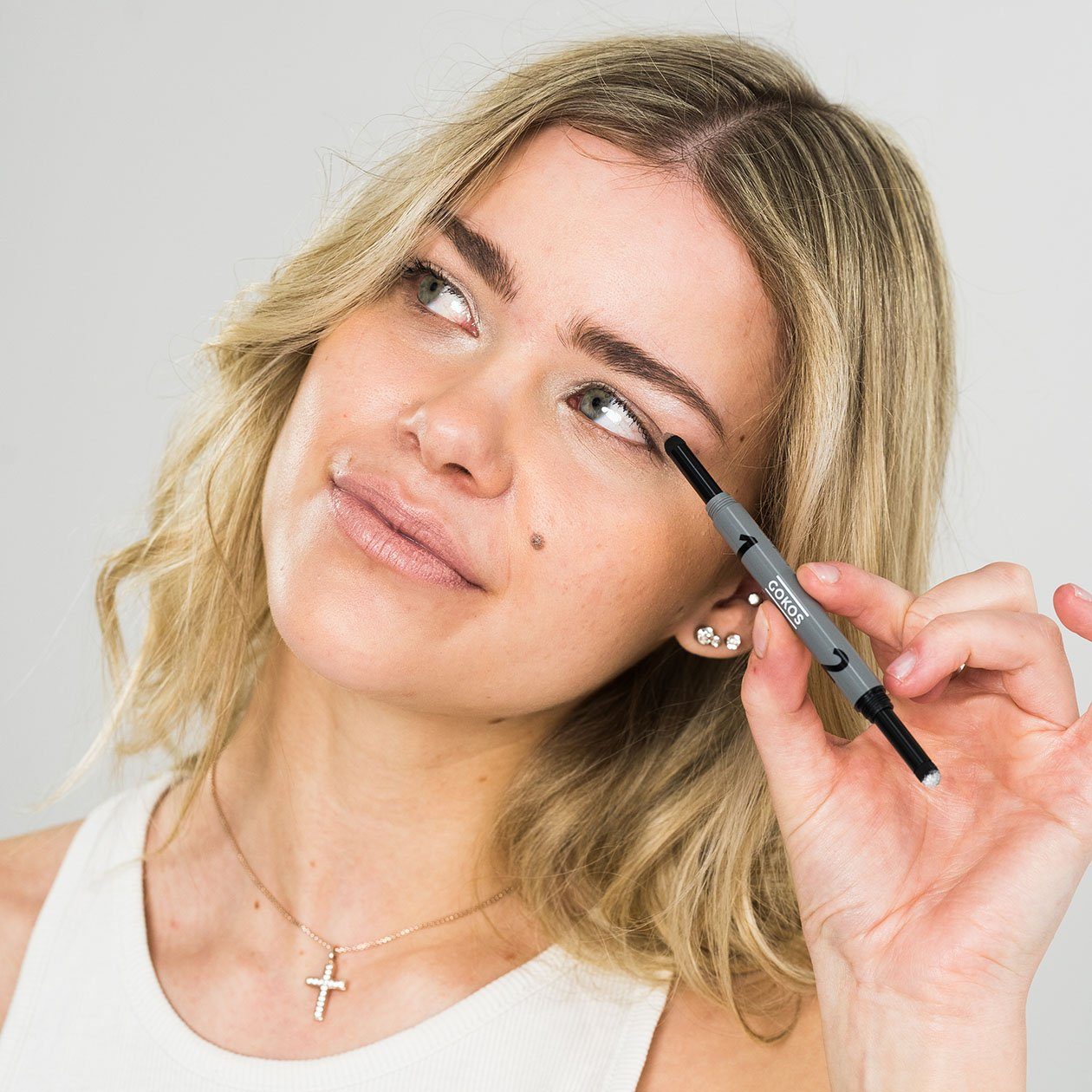 Gokos Augenbrauen-Kosmetika GOKOS BrowLighter hellerer ganz weiß-pearliger Ein Glow. mit ein leicht Powder: Brow light viel transparenter, Blondton. aschiger, Highlighter: - Highlighter 1201