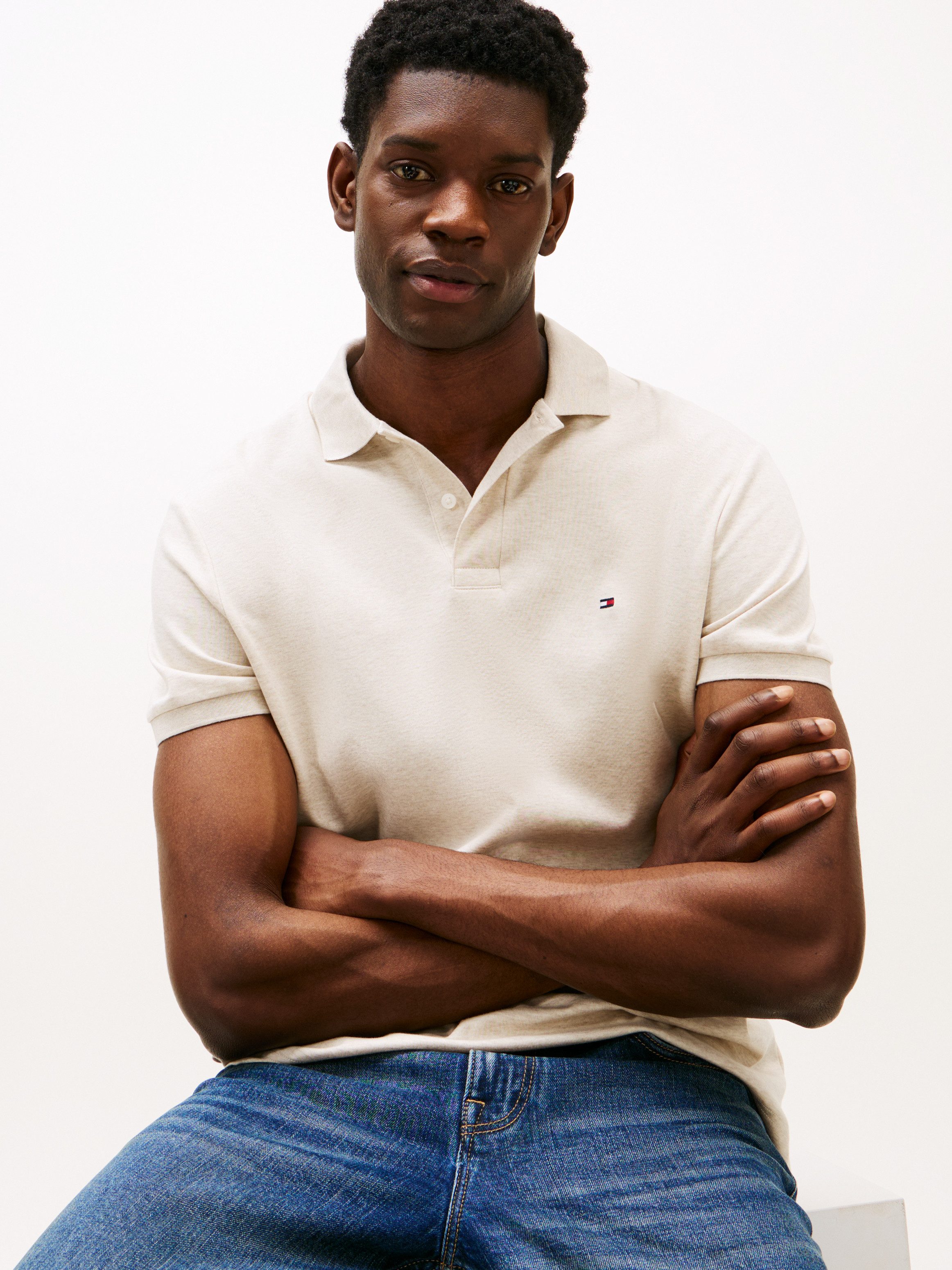 Tommy Hilfiger Poloshirt LIQUID COTTON REGULAR SEASONAL mit Logostickerei – Bild 3 von 5
