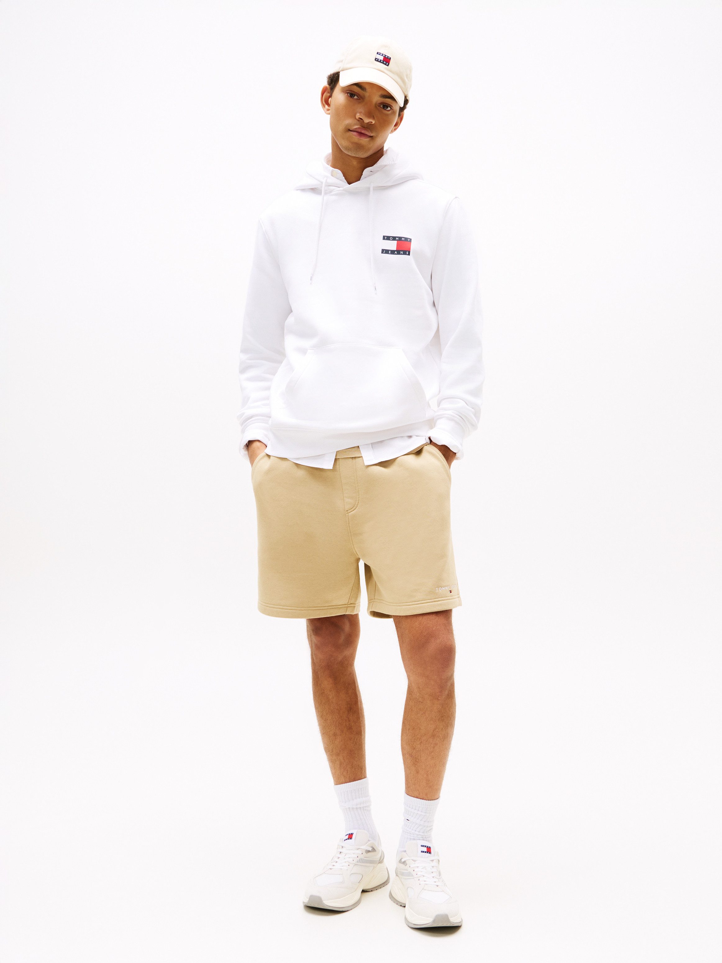 Tommy Jeans Sweatshirt TJM REG ESSENTIAL FLAG HOOD EXT mit bedruckten Markenlogo auf Brusthöhe – Bild 4 von 5
