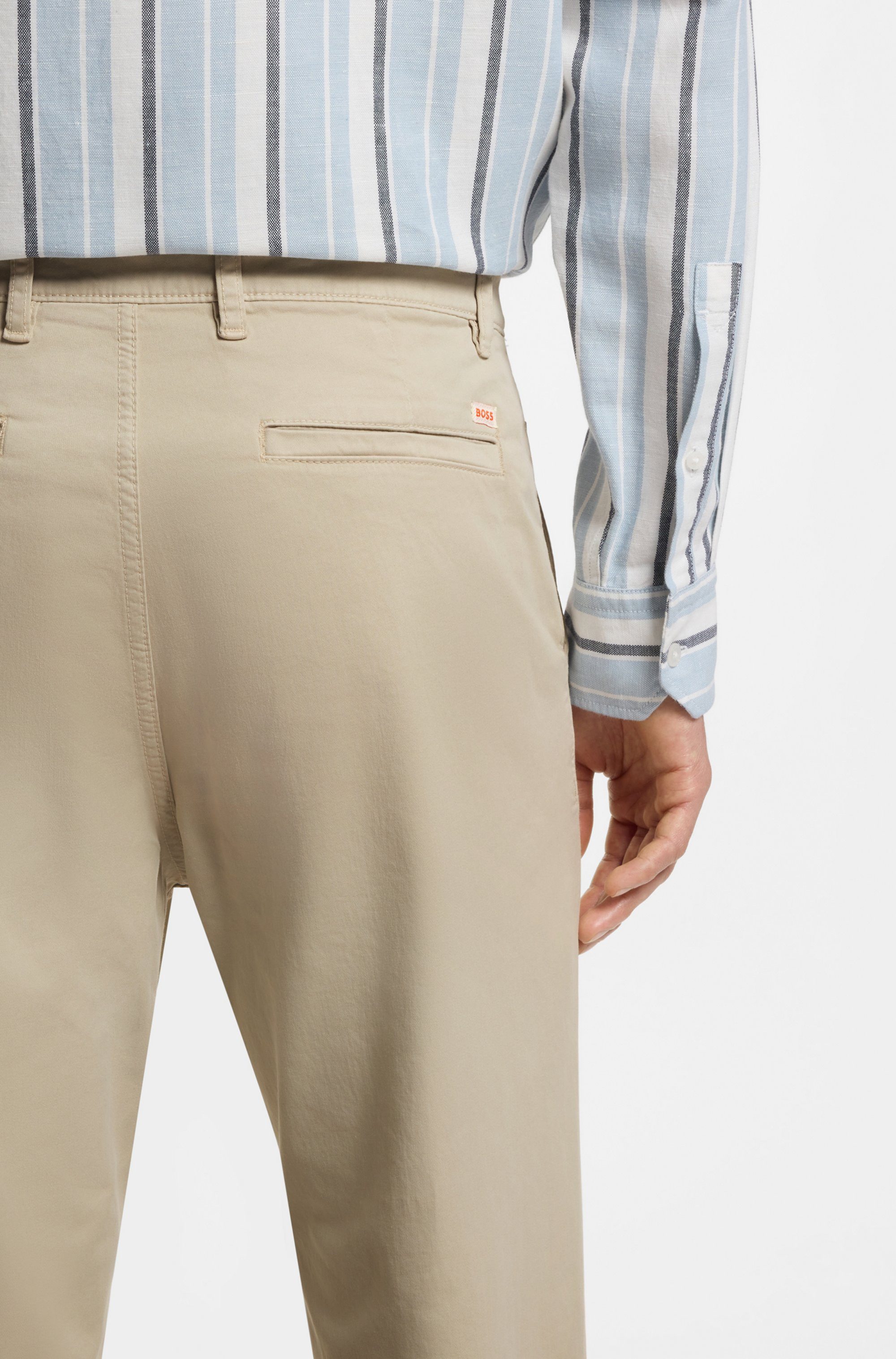 BOSS ORANGE Chinohose tapered mit BOSS Logo hinten