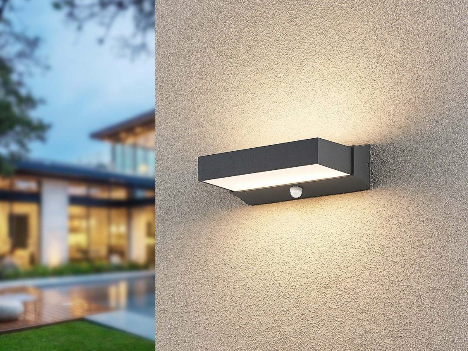 TRIO Leuchten LED Außen-Wandleuchte, Bewegungsmelder, LED fest integriert, Warmweiß, Wand Außenleuchte aus Aluminium zur Fassadenbeleuchtung, Breite 23cm