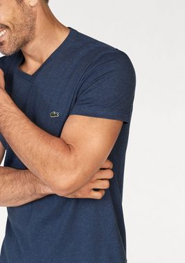 Lacoste V-Shirt (1-tlg) Ikonisches Lacoste-Krokodil auf der Brust für ein stilvolles Statemen