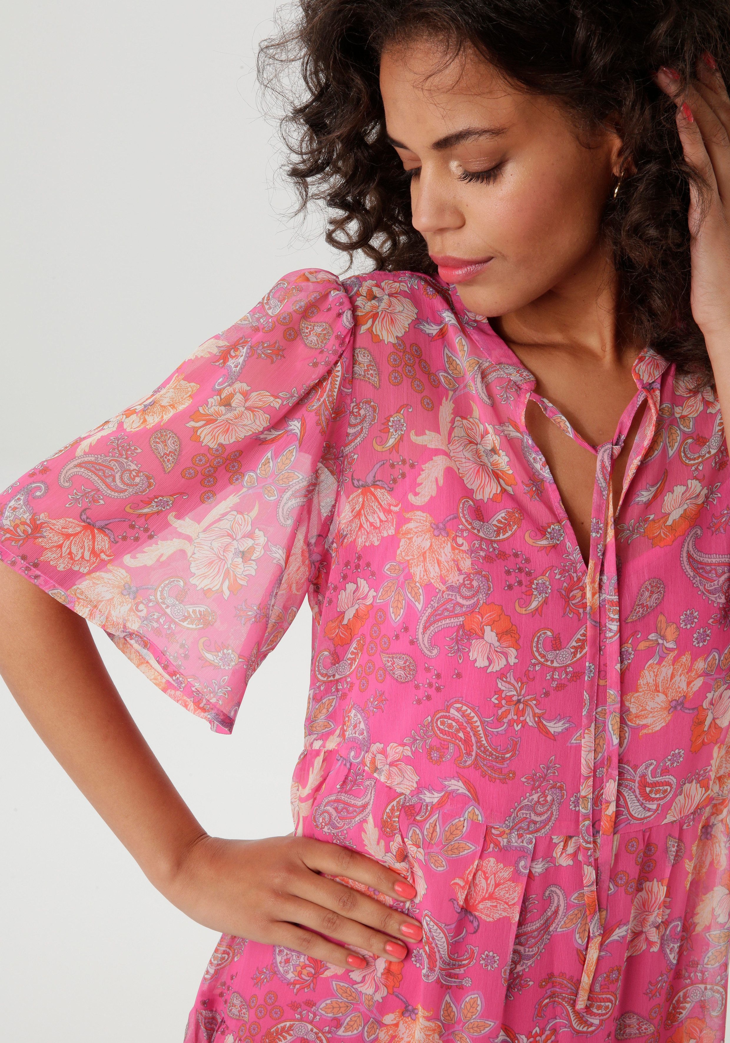 Aniston CASUAL Sommerkleid mit fantasievollem Blumen- und Paisley-Druck