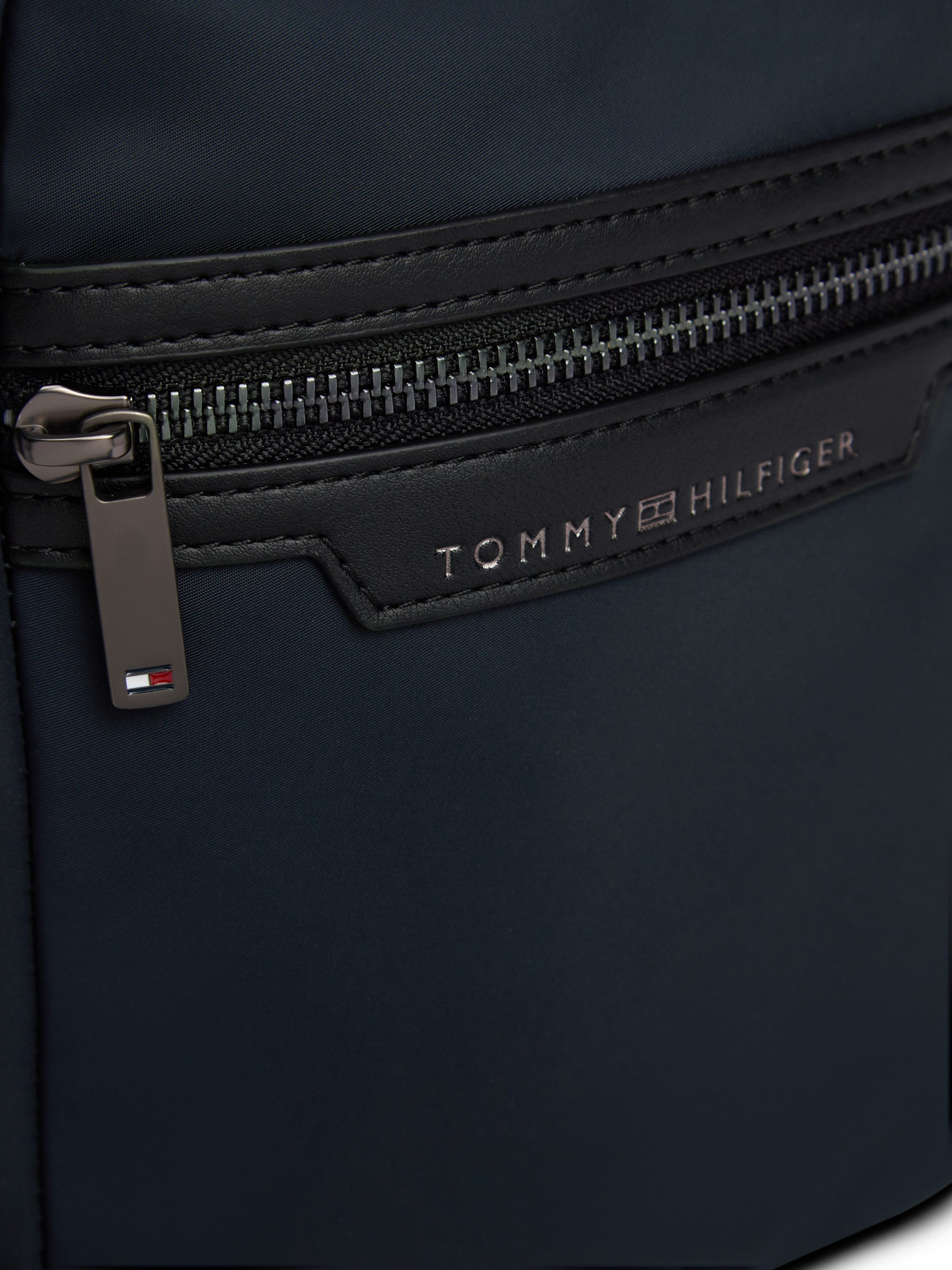 Tommy Hilfiger Umhängetasche TH NYLON MINI REPORTER, Unisex Schultertasche, Casualbag mit Logoschriftzug – Bild 5 von 5