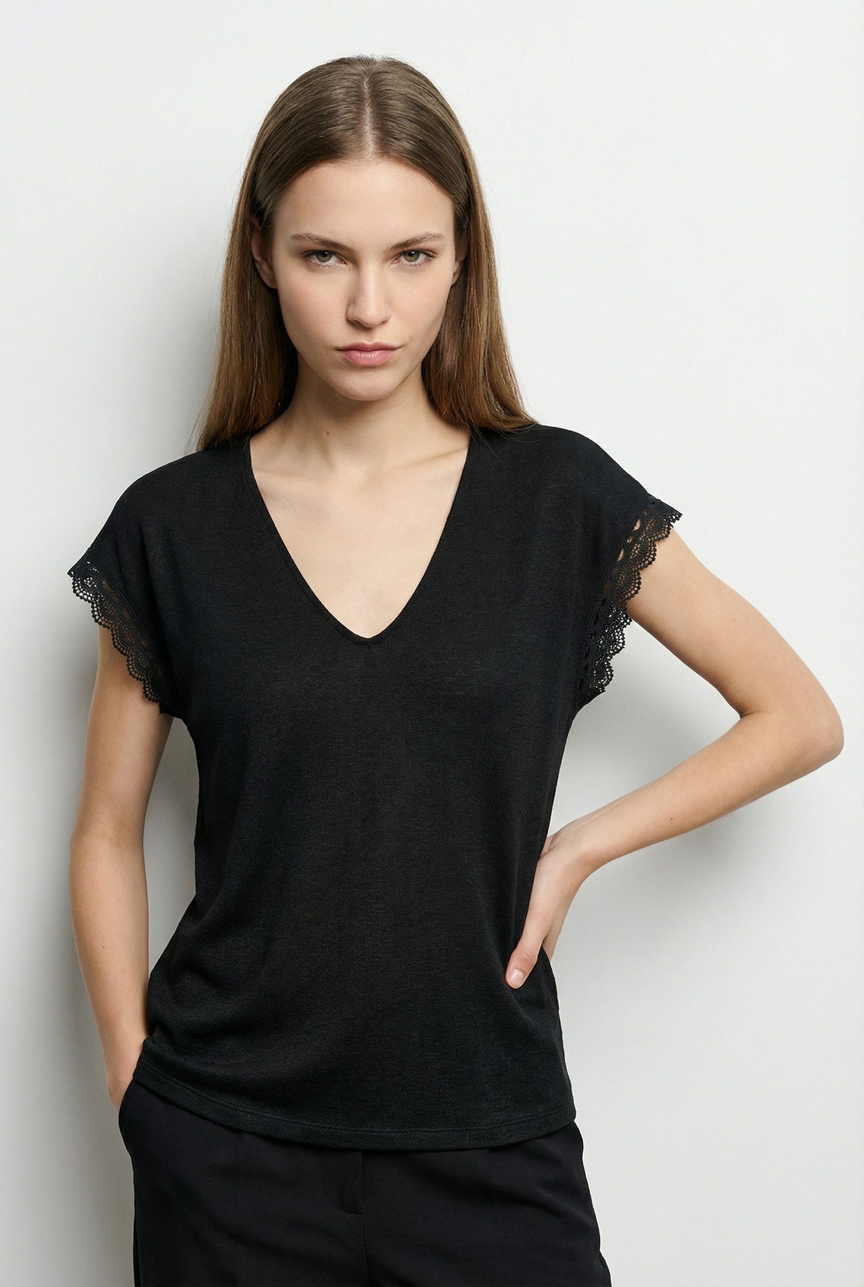 Vero Moda Blusenshirt VMIBILSA S/S V-NECK TOP JRS BTQ mit Spitzendetails günstig online kaufen