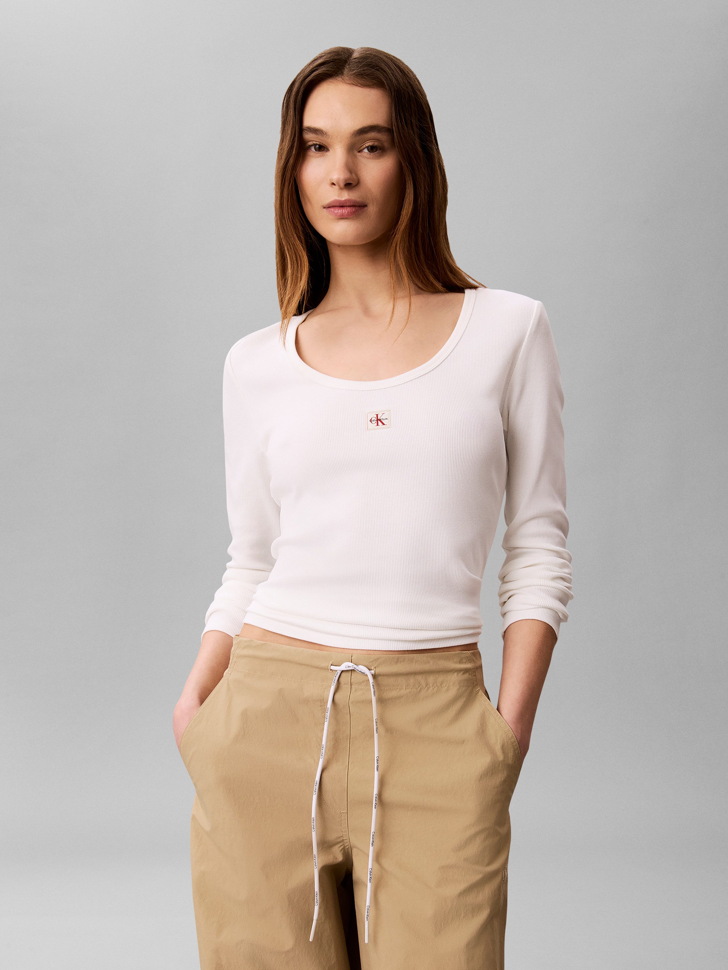 Calvin Klein Jeans Langarmshirt LS WOVEN LABEL 2X2 RIB SCOOP NEC Mit Rundhalsausschnitt, regular fit