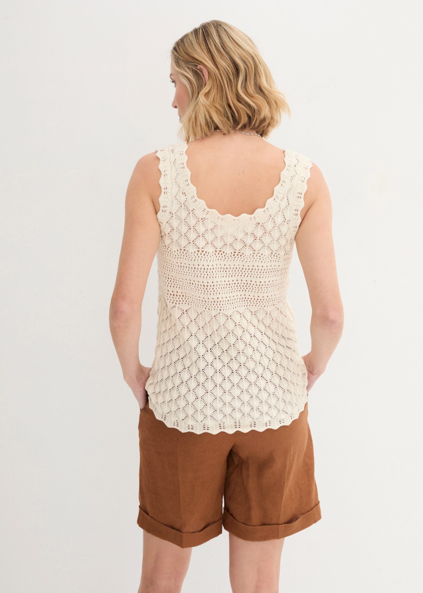 bonprix Stricktop aus Baumwollmix, figurumspielende Passform, ärmellos, ohne Kragen