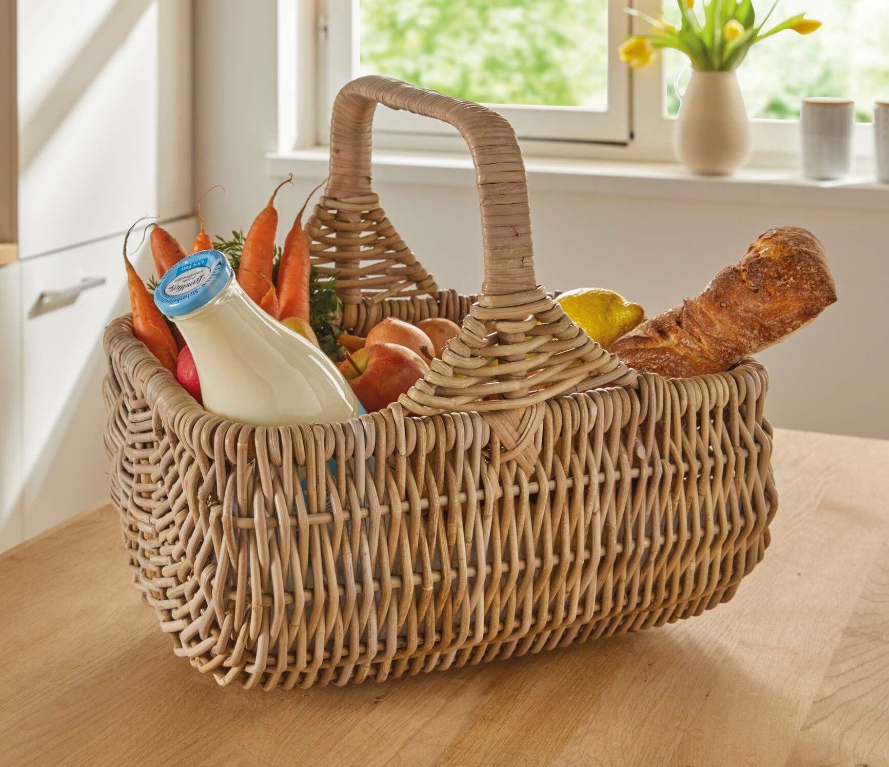 Dekoleidenschaft Einkaufskorb "Koboo Grey" aus Rattan, grau lackiert, 40x30 cm, Flechtkorb Tragekorb, Bügelkorb, Shopper, Picknickkorb, Präsentkorb, Rattankorb