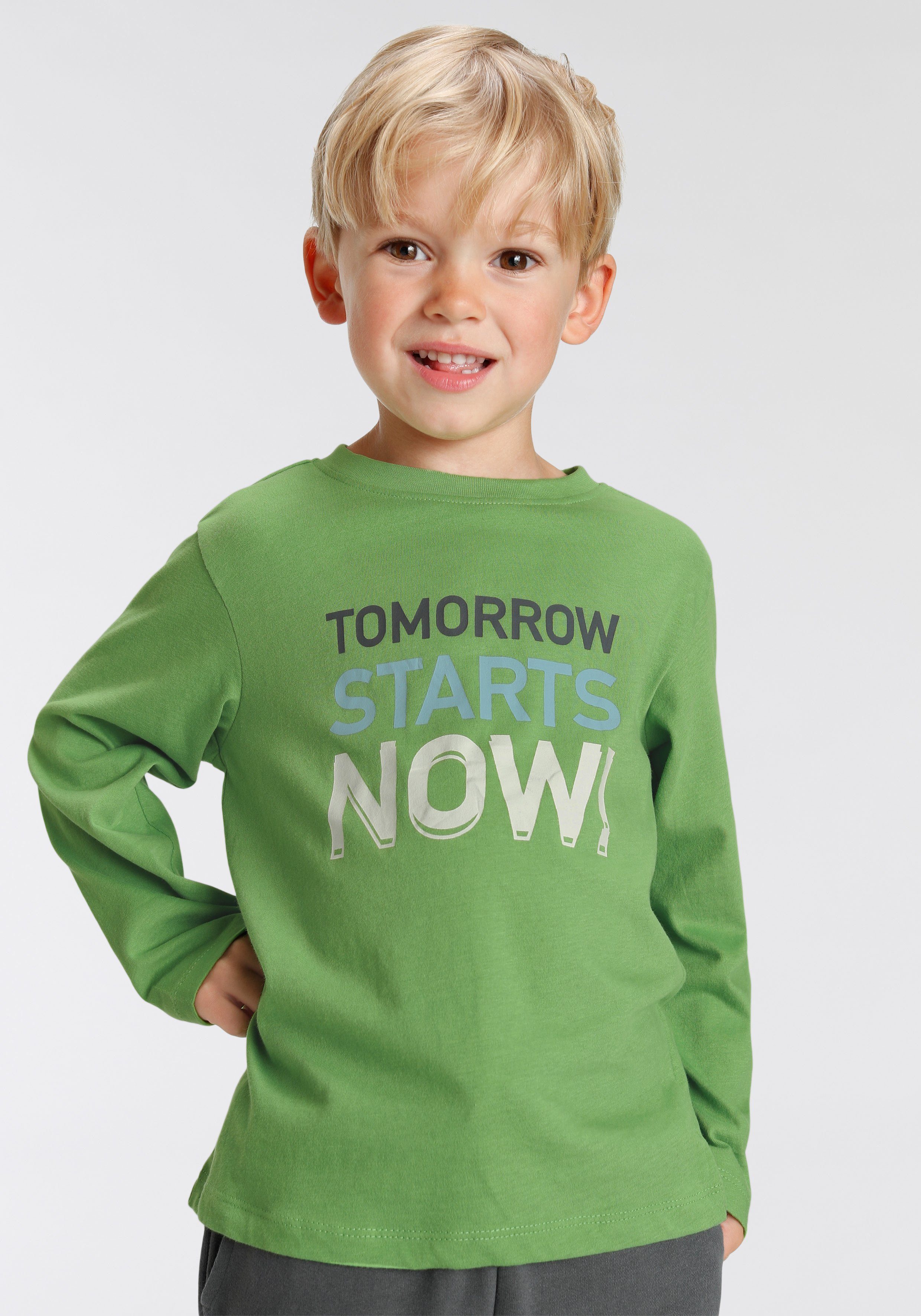 & NOW 2-tlg., & KIDSWORLD Shirt LA-Shirt Jogginghose), Hose Spruch TOMORROW (Set, STARTS