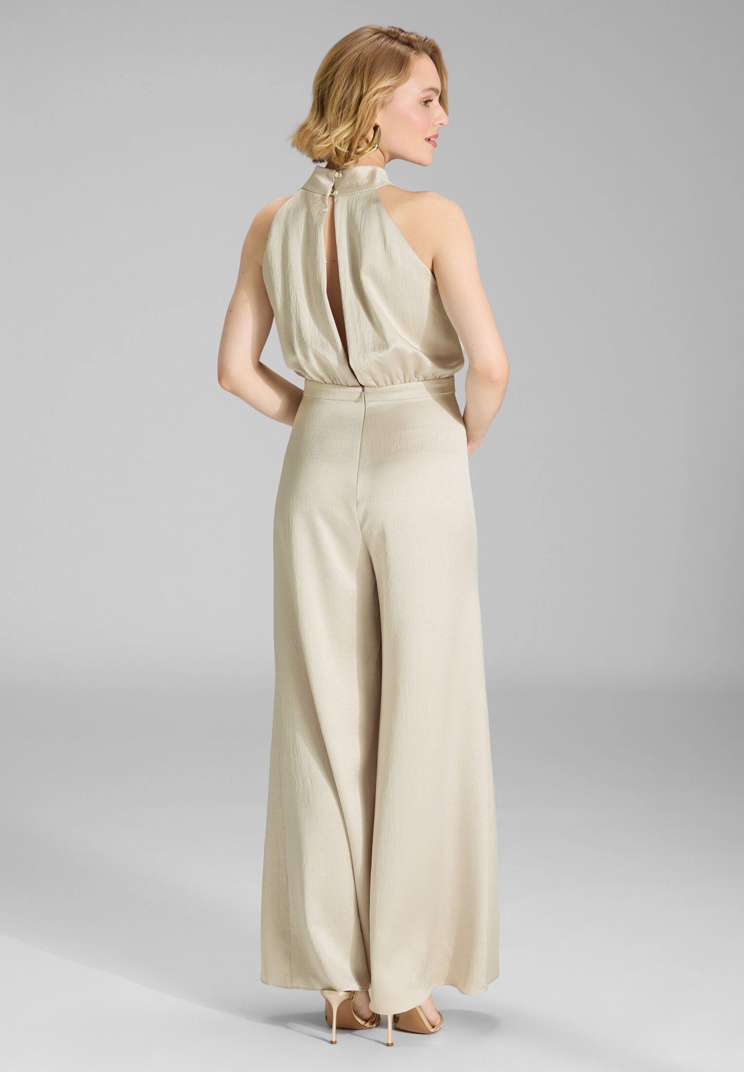 SWING Jumpsuit - Jumpsuit mit Schluppe aus gehämmertem Satin Oberteil in lockerer Passform