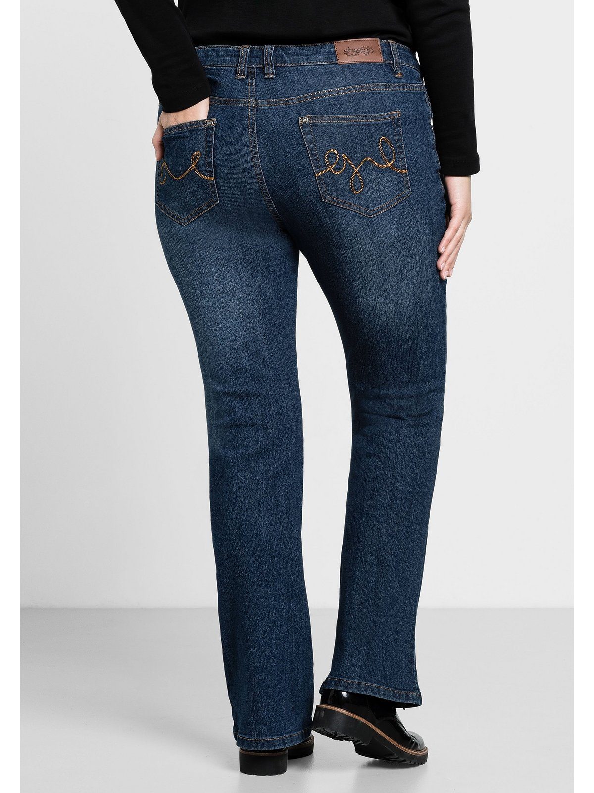 Sheego Bootcut-Jeans Große Größen in 5-Pocket-Form, mit Used-Effekten