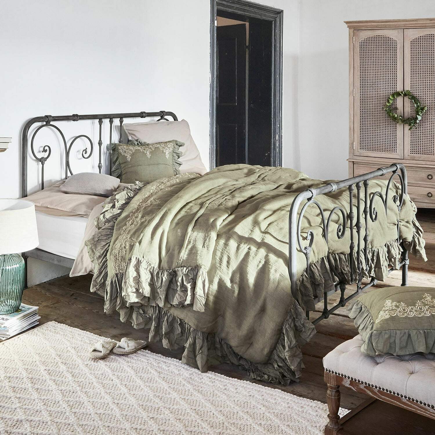 Mirabeau Bett Bett Genouillé grau