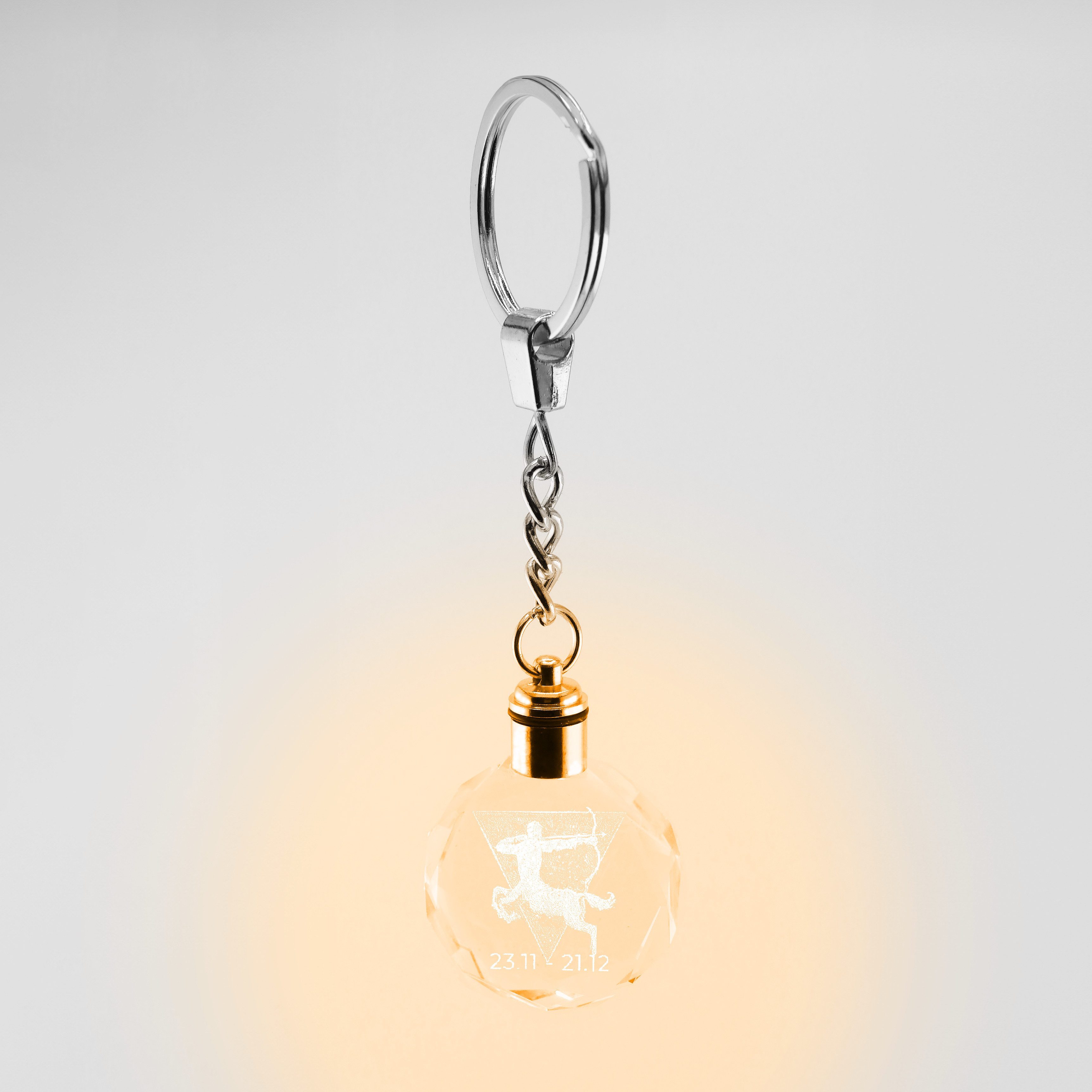 Stelby Schlüsselanhänger mit Gravur Schlüsselanhänger LED Sternzeichen aus Glas mit Farbwechsel (inkl. Geschenkbox), Farbwechsel, transparent, modernes Design – Bild 4 von 5
