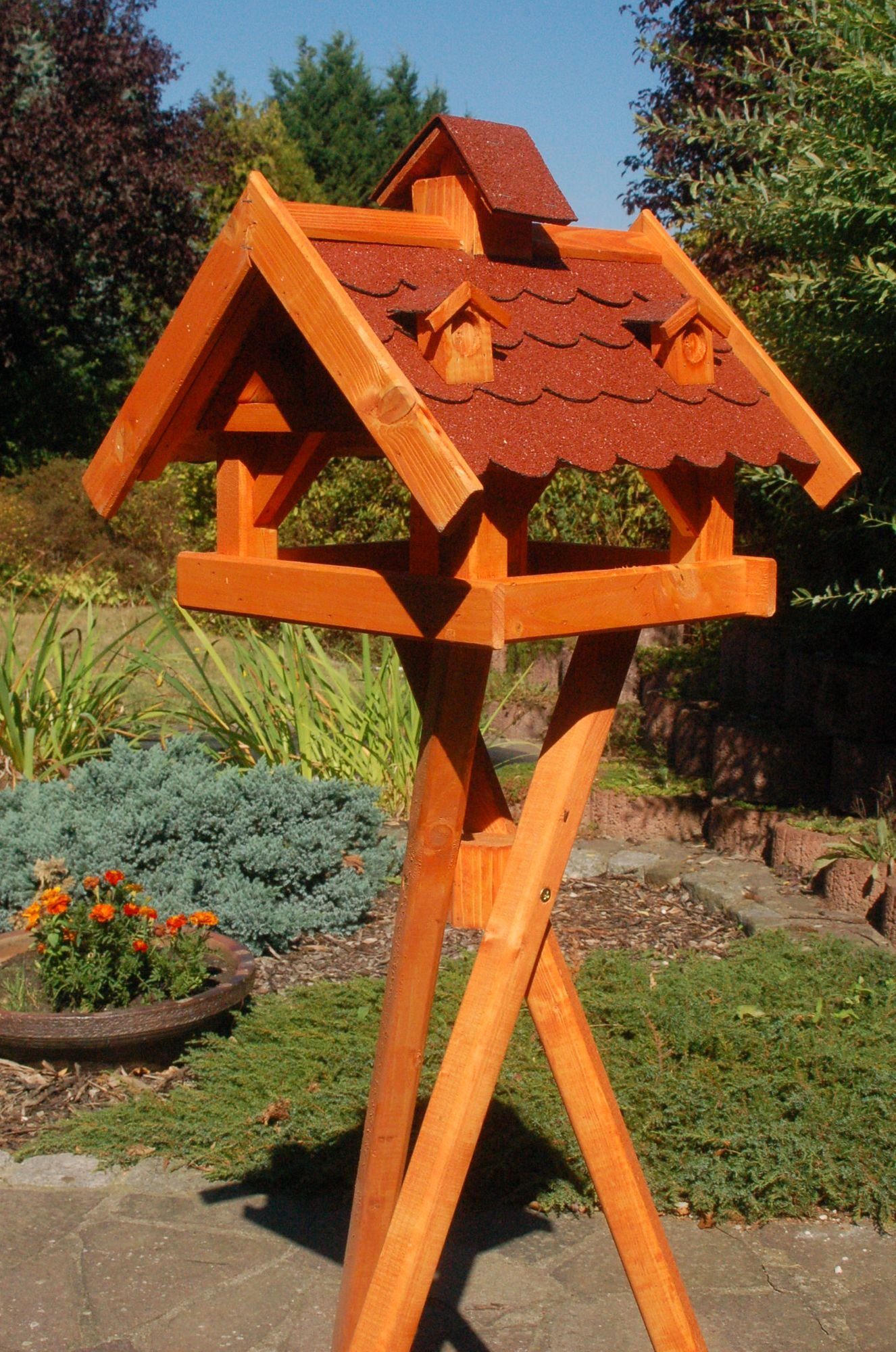 DSH DEKO SHOP HANNUSCH Vogelhaus mit Bitumenschindeln und Gauben versch. Dachfarben V19