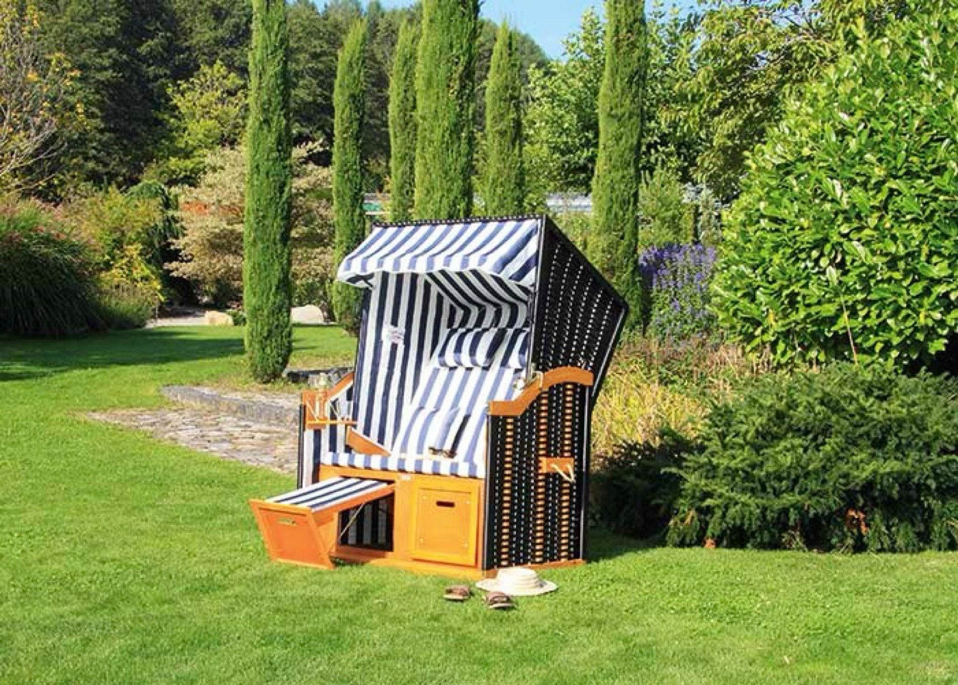 acamp Strandkorb Sylt gestreift mit Dach, Ablage und Fußhocker, Volllieger, Nordsee-Modell, Gartenstrandkorb, Gartenmöbel, Sitzkorb, klassisch, 110x81x160 cm