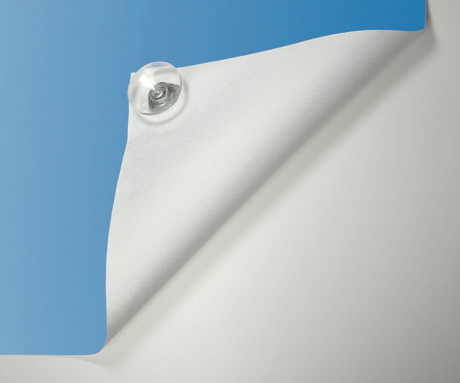 Wallario Sonnenschutz Malerischer See mit Schilf unter blauem Himmel, blickdicht, mit Saugnäpfen, wiederablösbar und wiederverwendbar