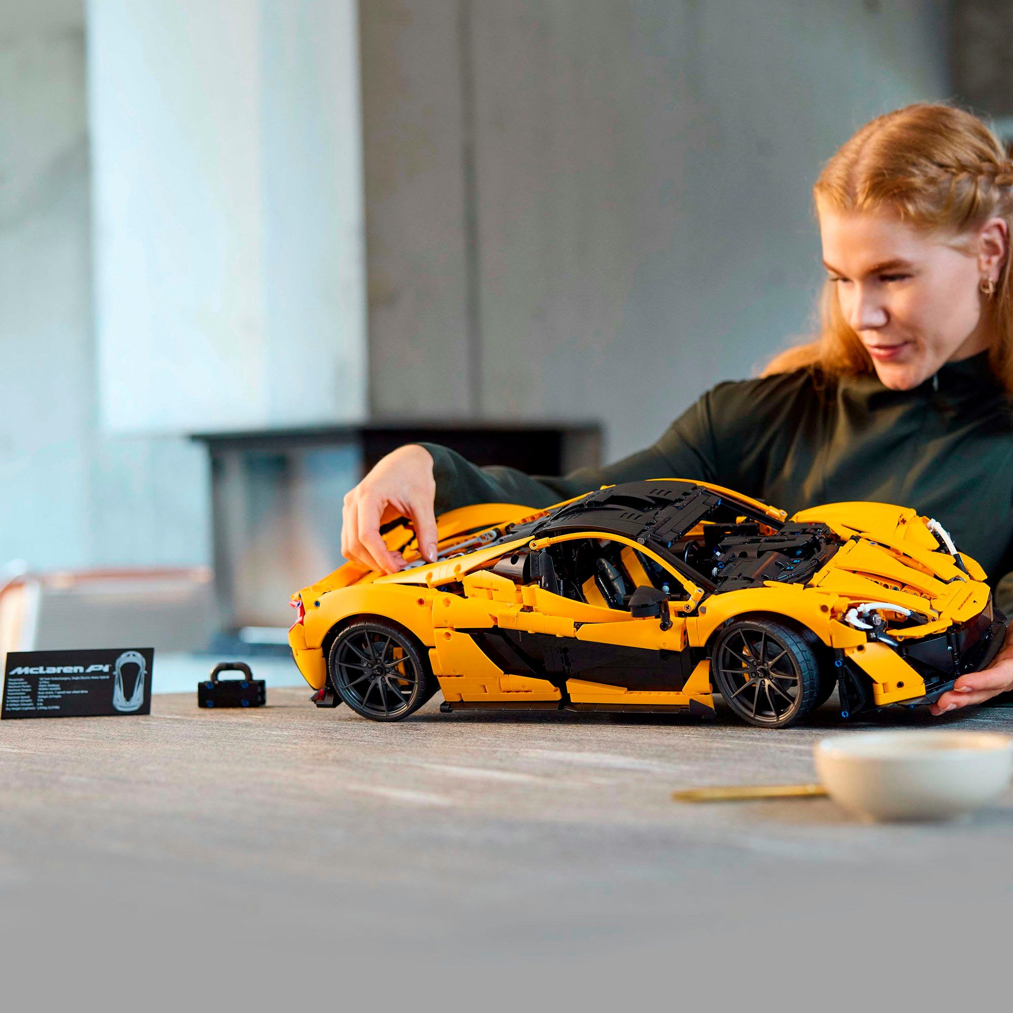 LEGO® McLaren P1™ (42172), LEGO Technic Konstruktionsspielsteine, (3893 St) günstig online kaufen