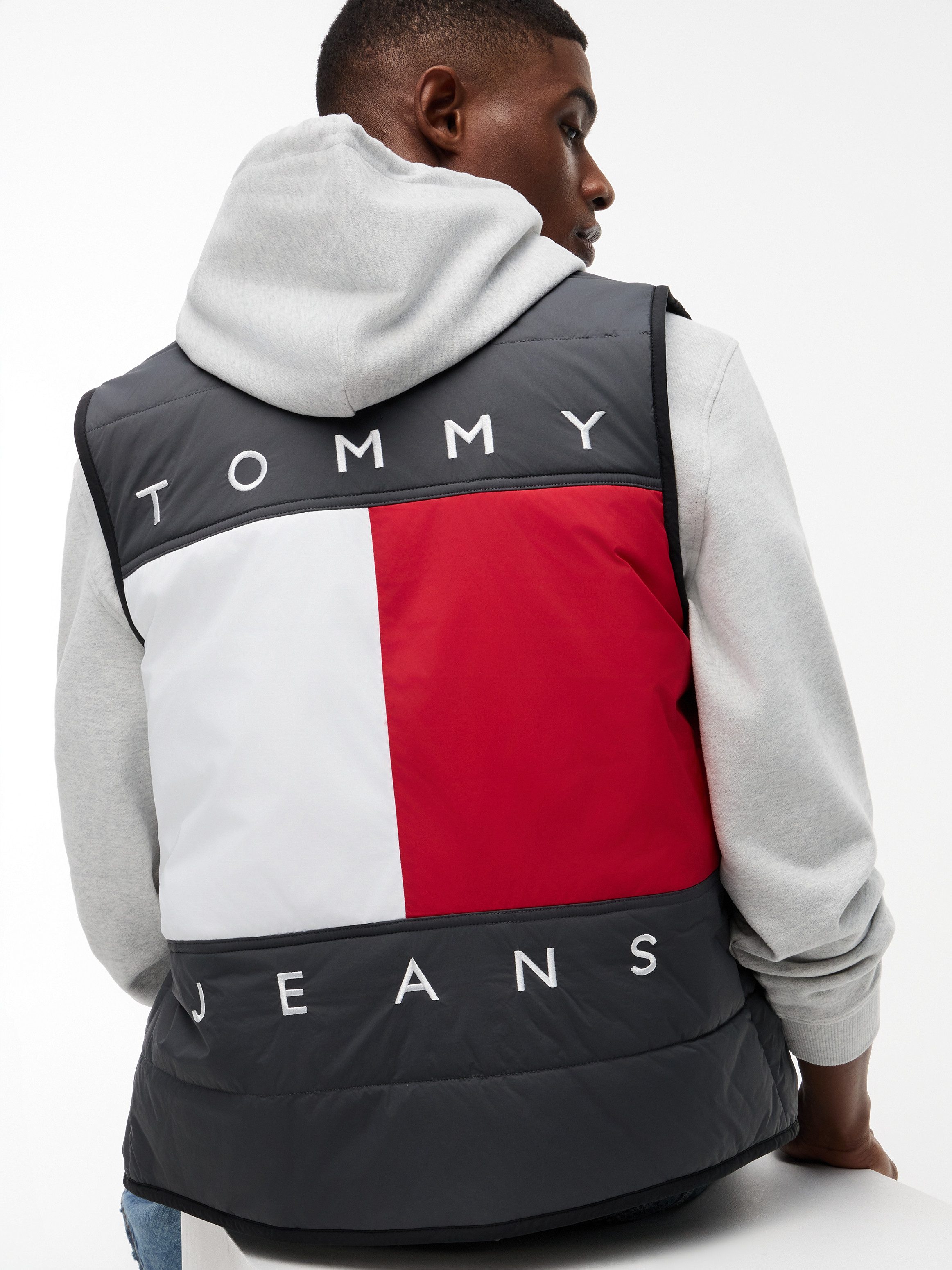 Tommy Jeans Steppweste TJM HERITAGE FLAG QUILTED Underliner Regular fit mit Rundhalsausschnitt