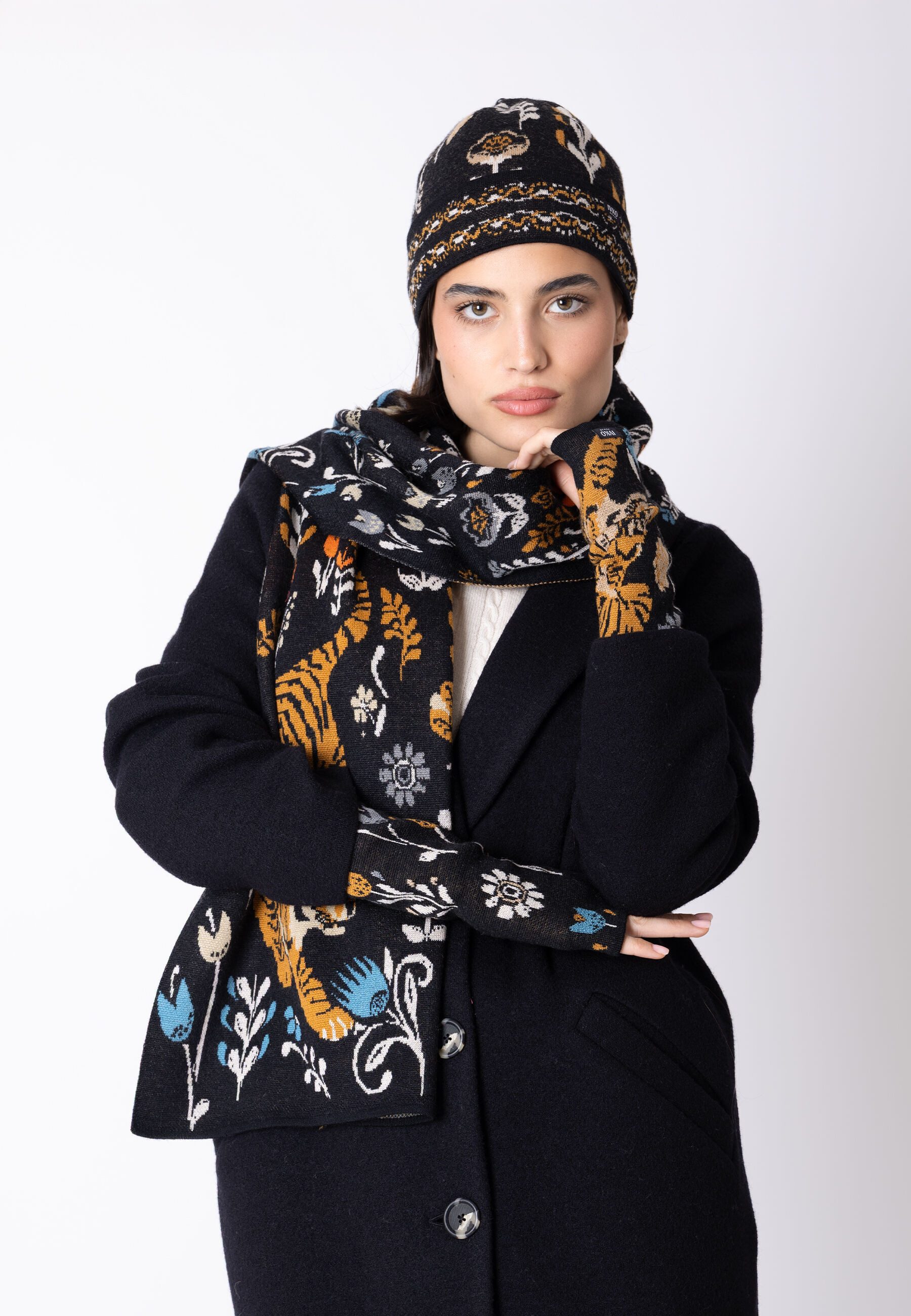IVKO WOMAN Armstulpen mit expressiven Botanikmotiven