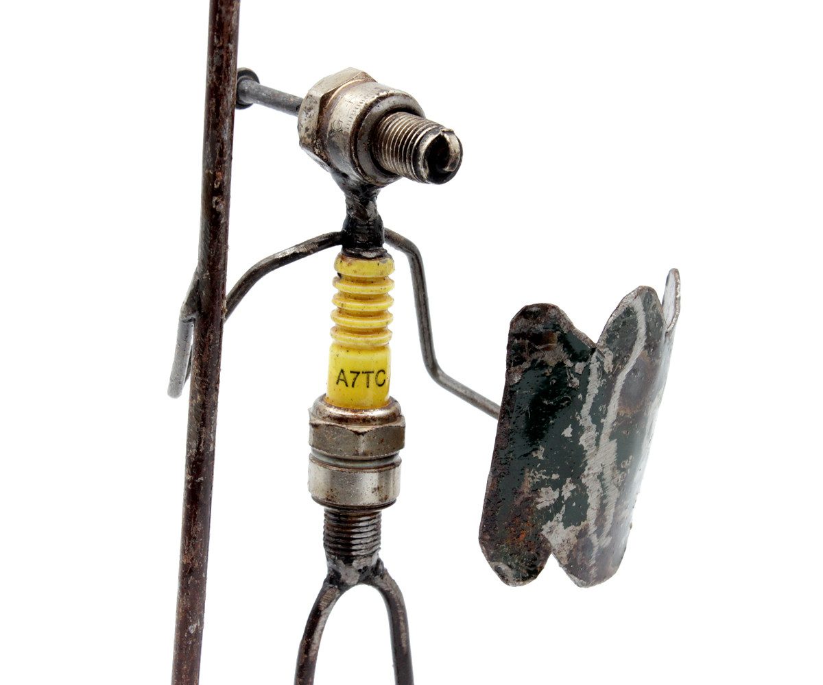Brillibrum Dekofigur Metallfigur Zündkerzen Figur Upcycling Metallfigur Deko Metall (1 St)