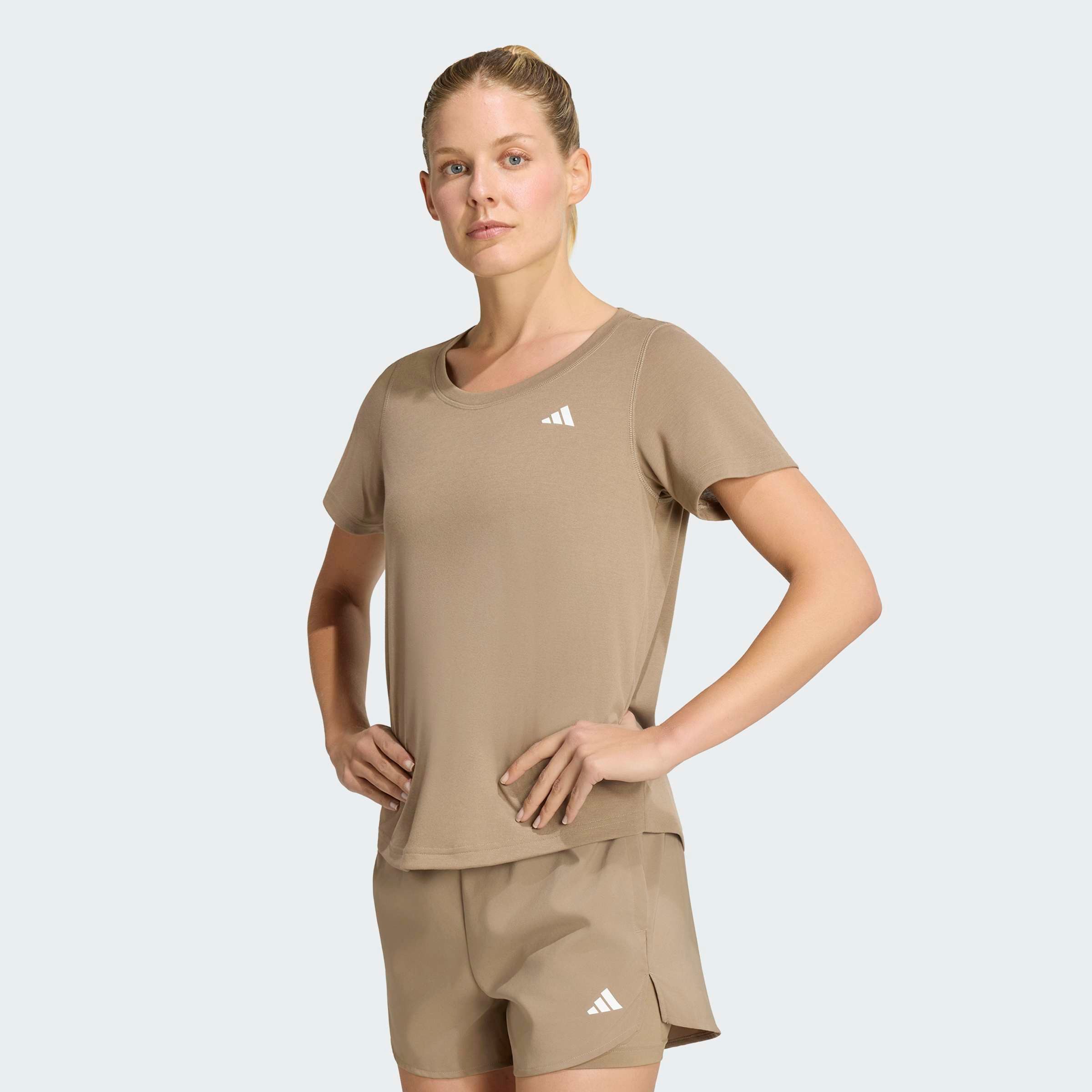 adidas Performance T-Shirt WORKOUT ESSENTIALS MIT TIEFEM AUSSCHNITT für sportliche Looks im Alltag und beim Training, ohne Verschluss