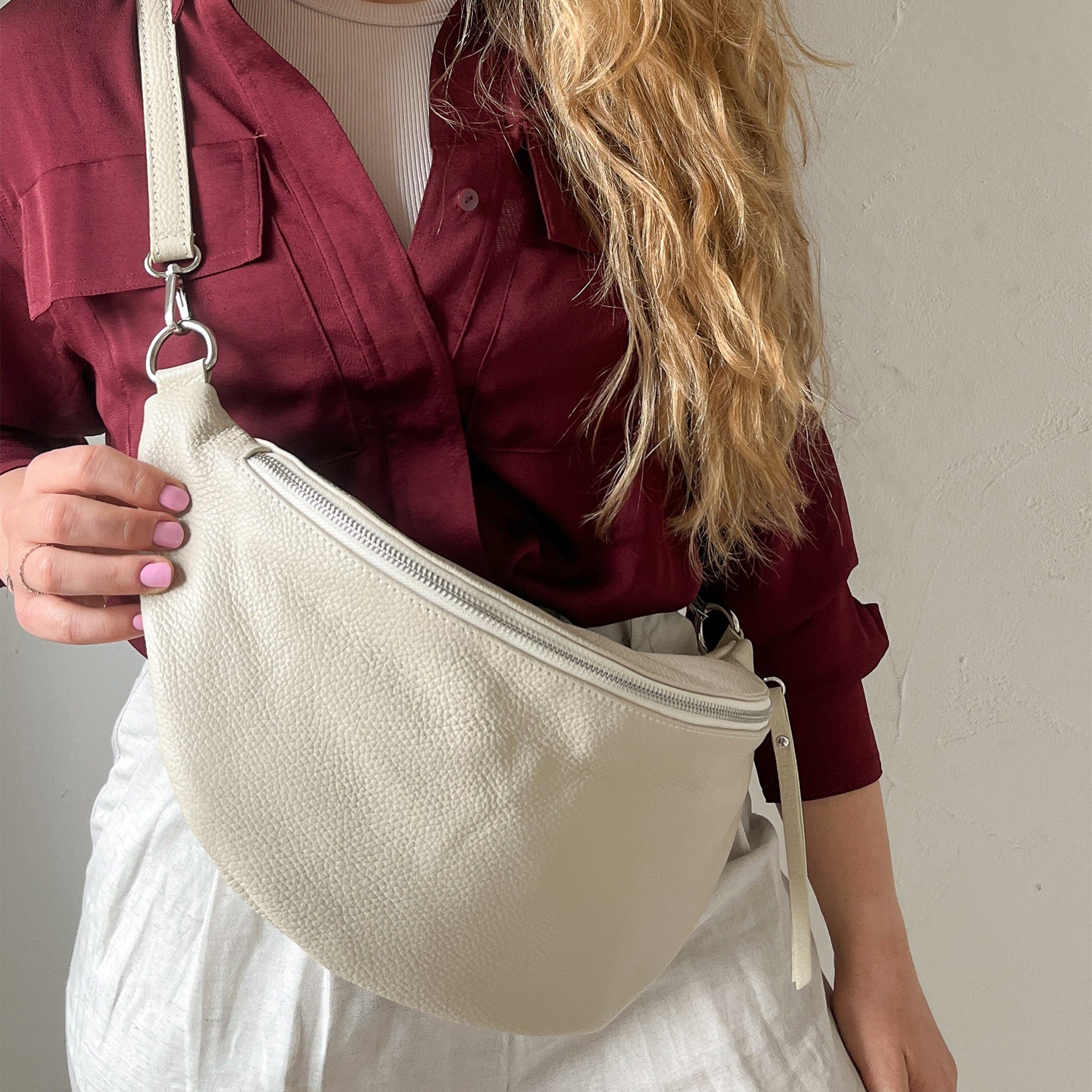 lePelou Bauchtasche LARA für Damen, große Umhängetasche, Crossbody Tasche in XL, echt Leder, made in Italy, abnehmbarer Umhängeriemen, silbernes Metall