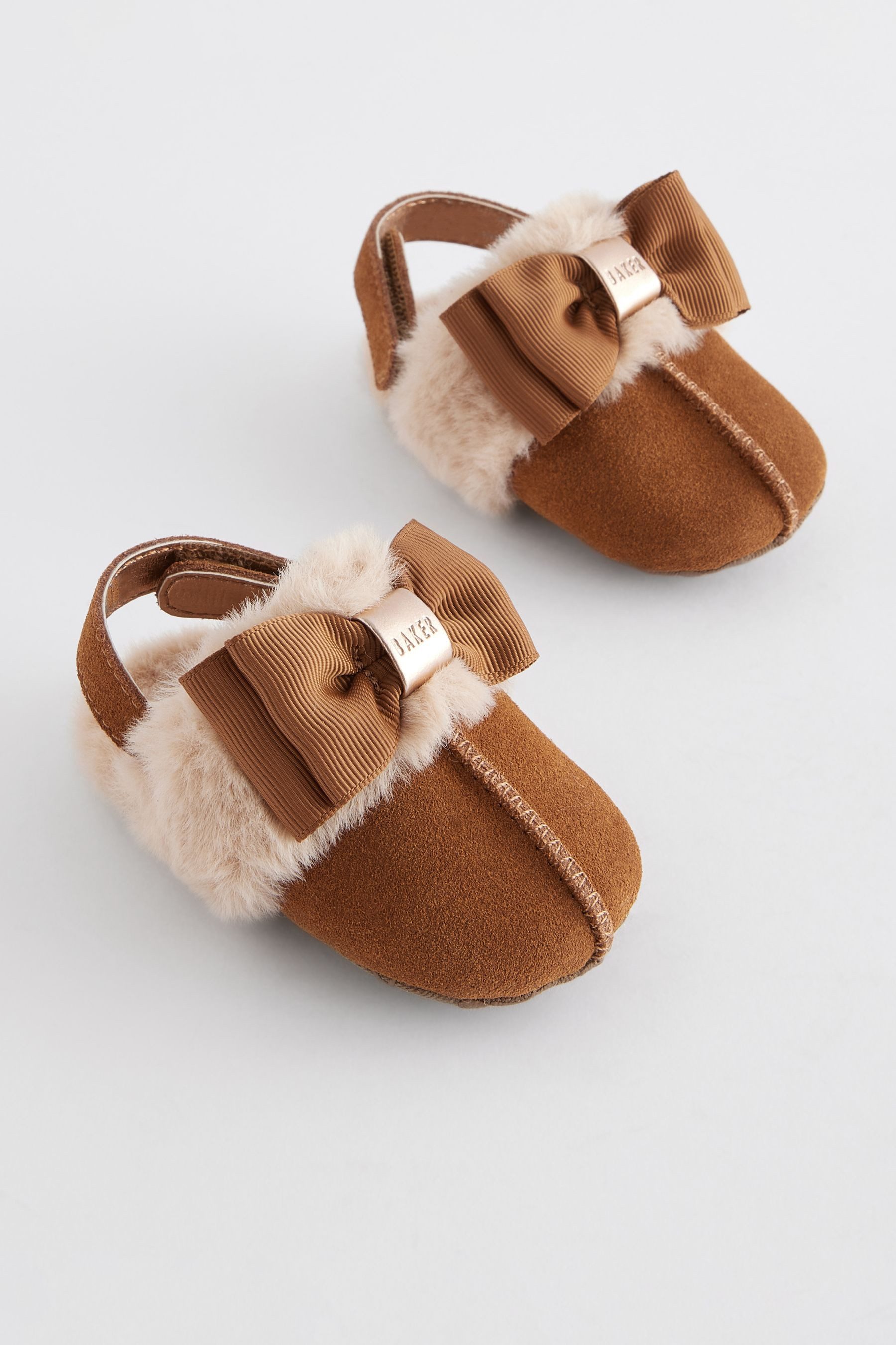 Baker by Ted Baker Baker by Ted Baker Kunstfell-Babschuhe für Mädchen Pantolette (1-tlg)