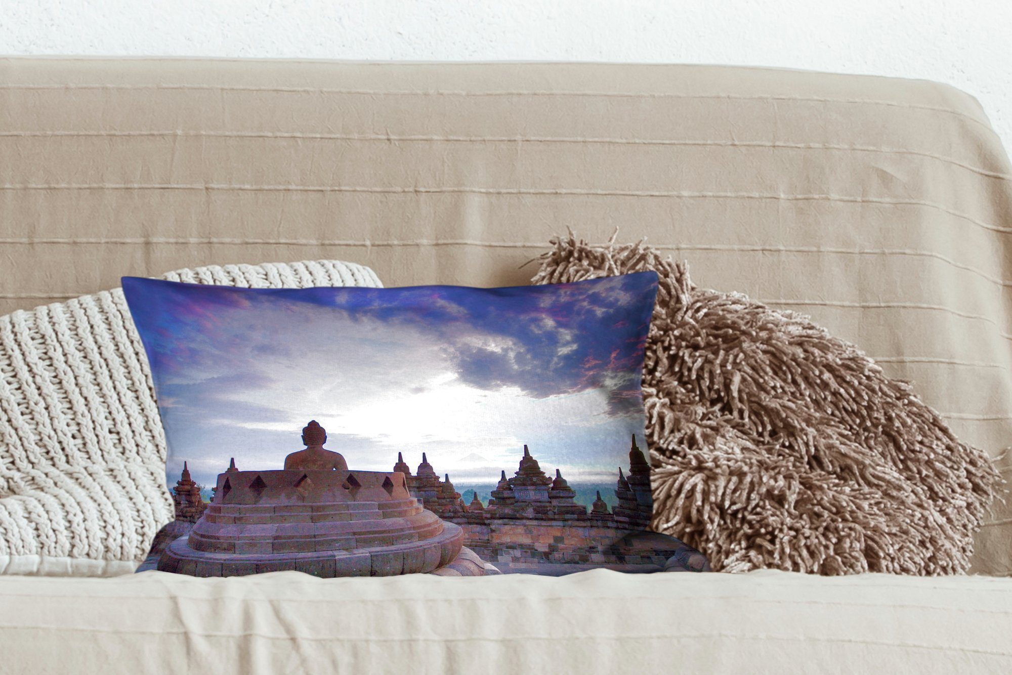 Dekoration, Füllung, mit Dekokissen Borobudur Schlafzimmer MuchoWow Wohzimmer Dekokissen bei Sonnenaufgang, Zierkissen,