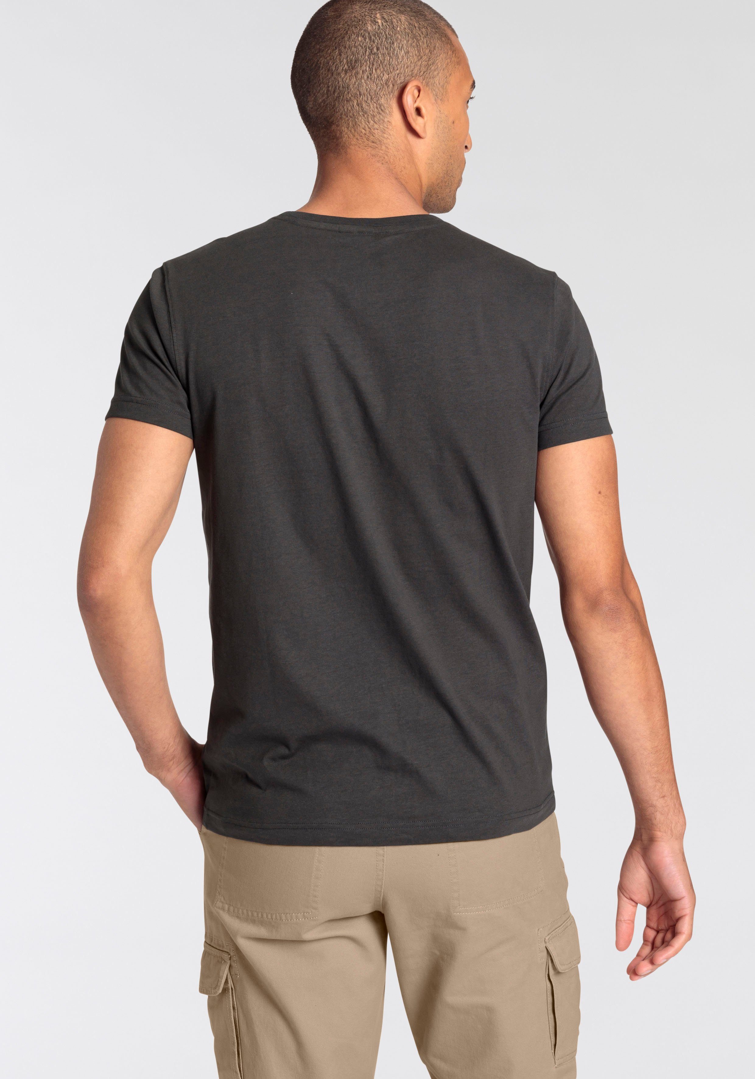 Bruno Banani Rundhalsshirt schmal geschnitten, mit günstig online kaufen