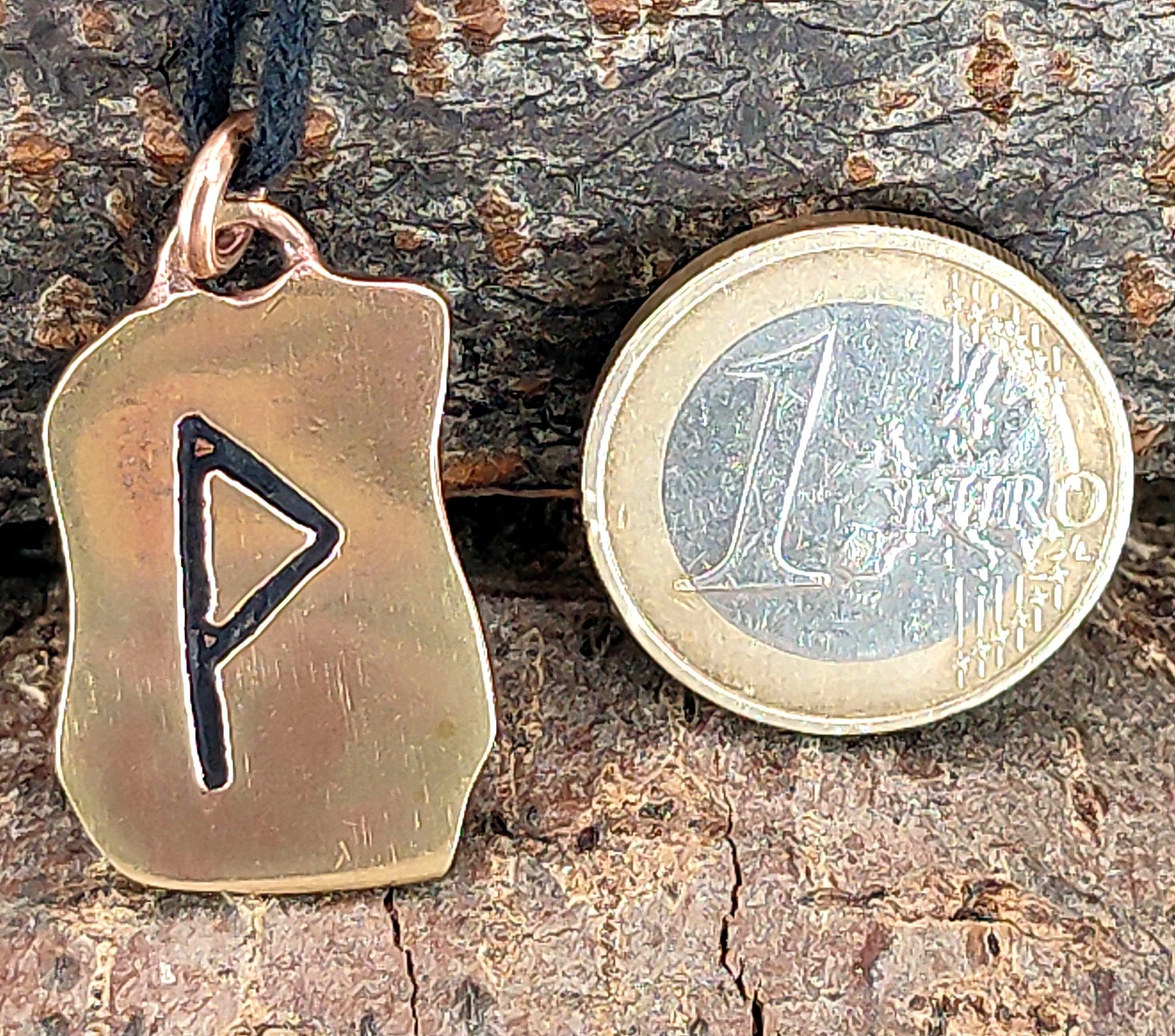 Kiss of Leather Kettenanhänger Rune Runen Anhänger Bronze Buchstabe W Wunjo / Wynn Glück