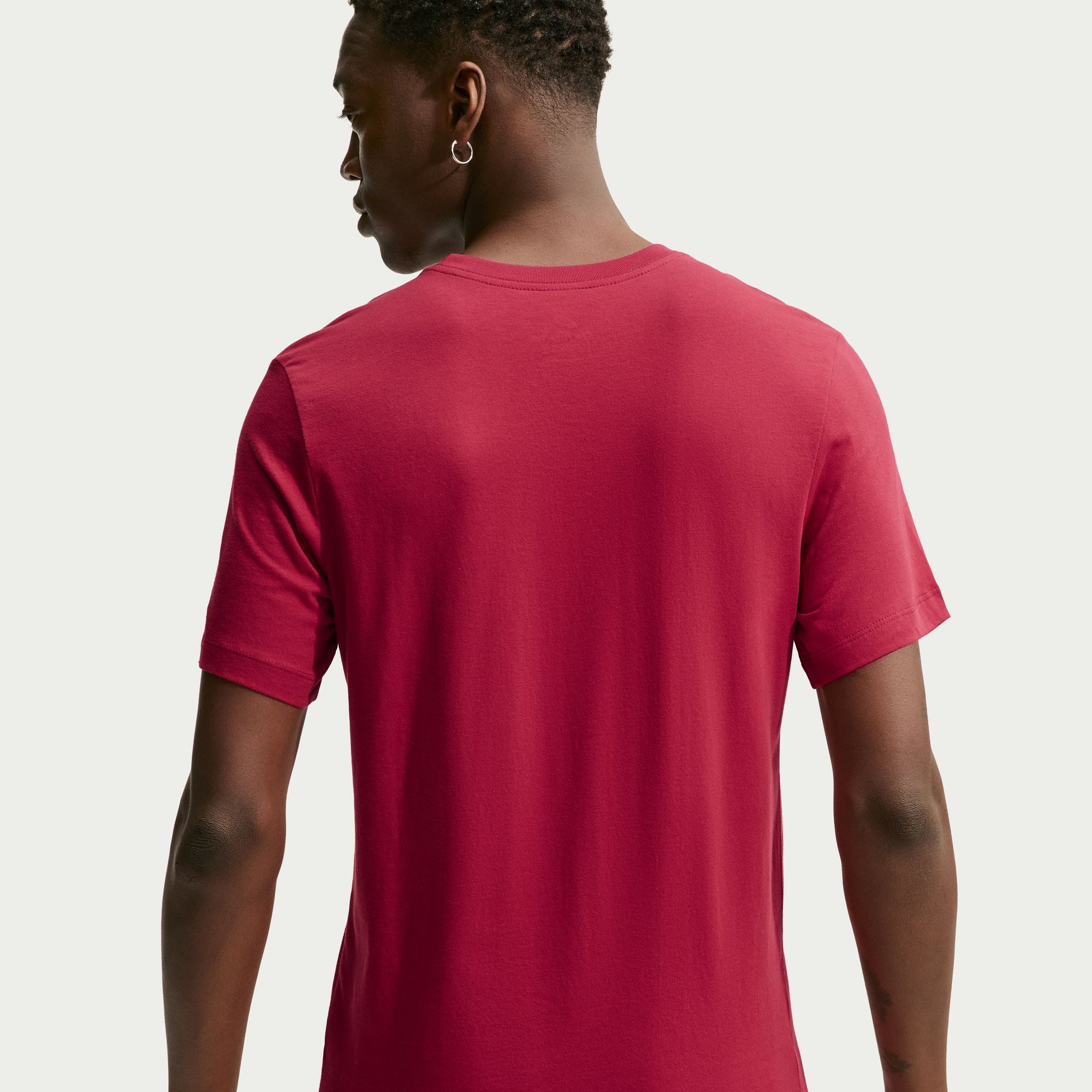 Nike Sportswear T-Shirt M NSW TEE JUST DO IT SWOOSH mit Logodruck auf der Brust, Kurzarm-Design, aus Jersey-Material