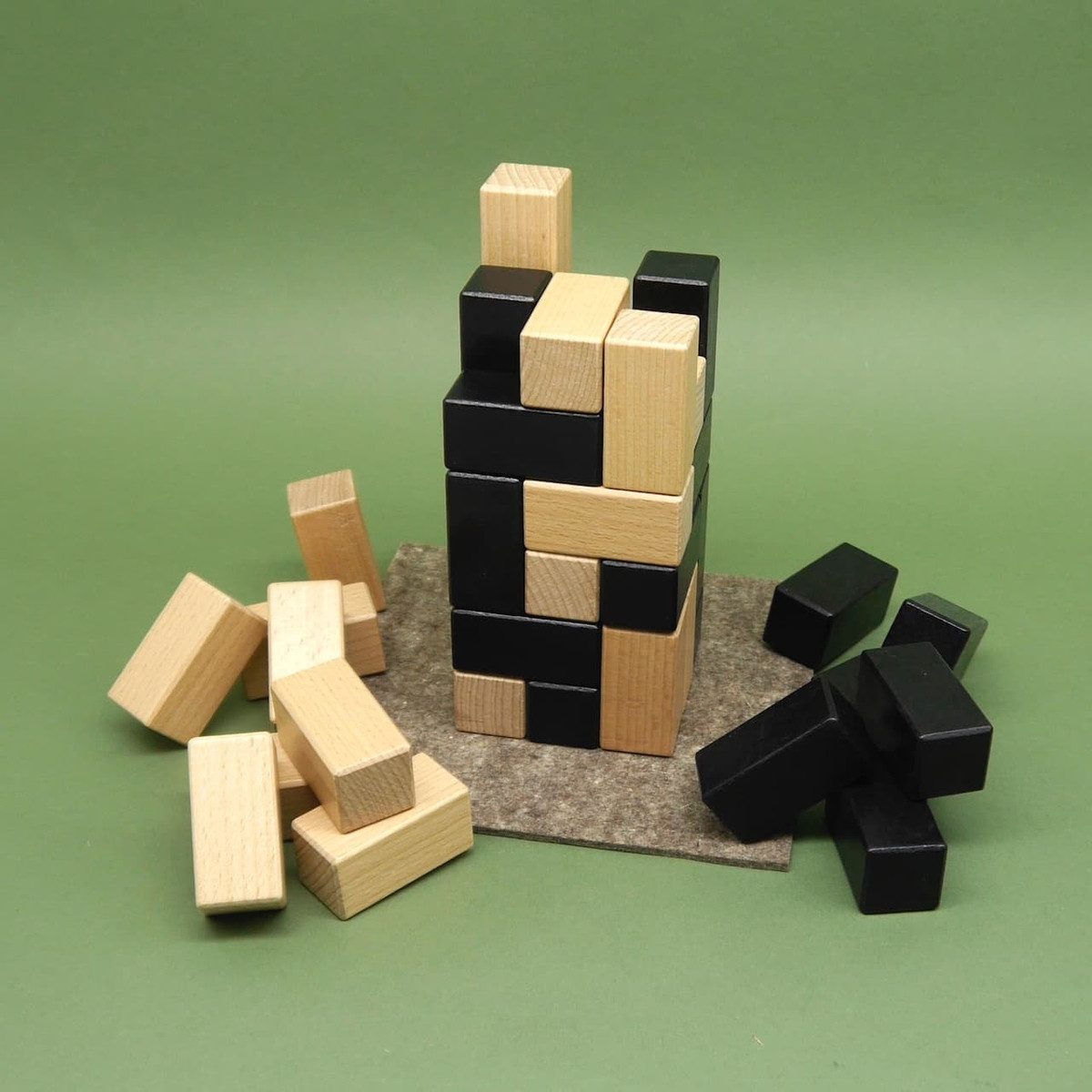 Helvetiq Spiel BLOCKS - werde zum Baumeister!, für 2 Spieler, Holzspiel