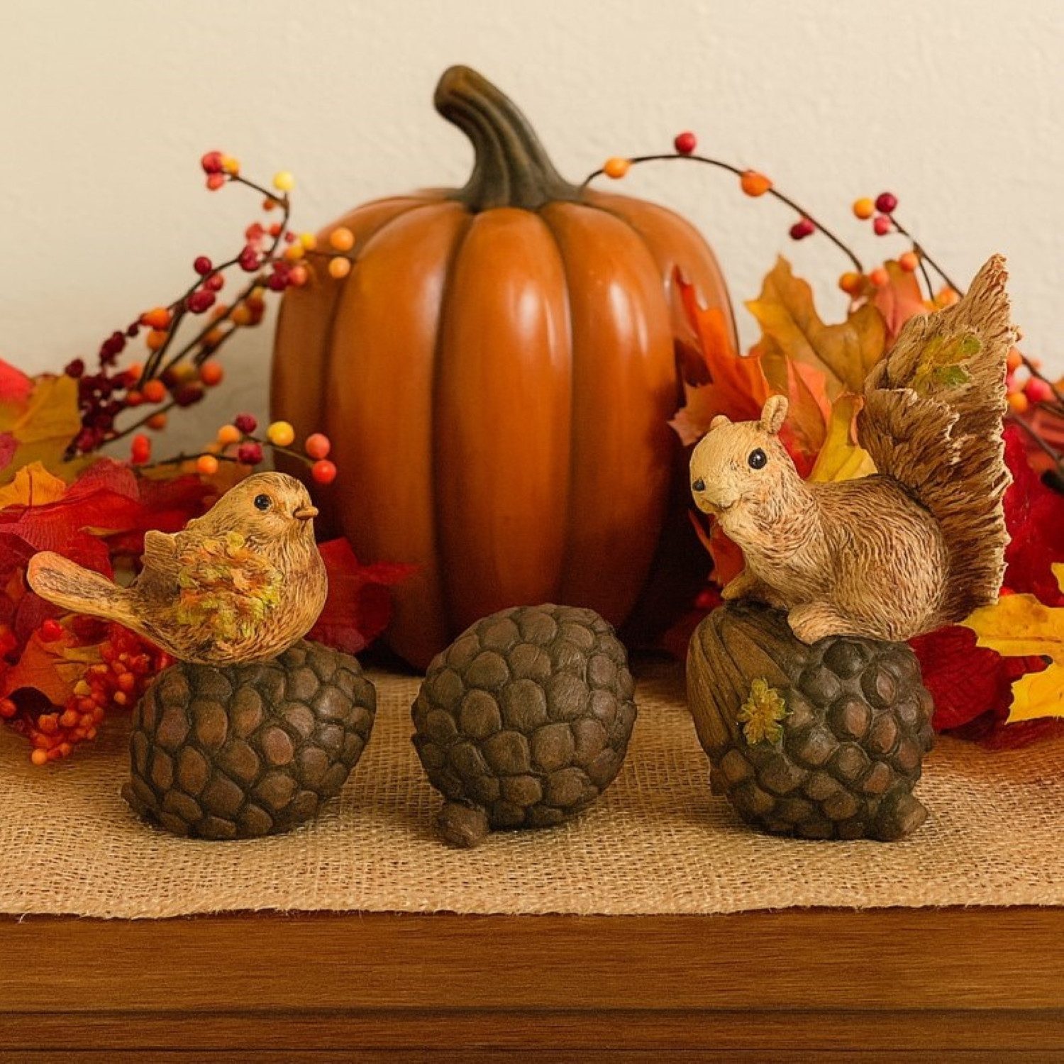 Online-Fuchs Dekofigur Eichhörnchen und Vogel mit Eicheln - Deko Gartenfigu günstig online kaufen