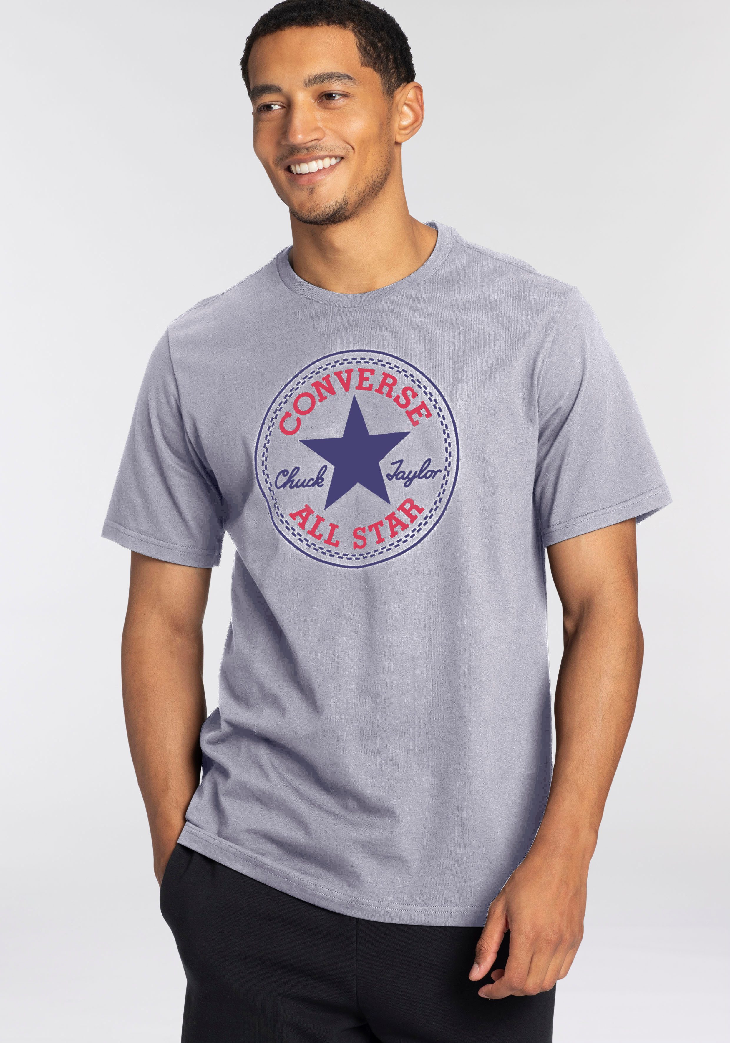 Converse T-Shirt UNISEX CONVERSE GO-TO ALL STAR PATCH LOGO STANDARD FIT T-SHIRT (1-tlg)