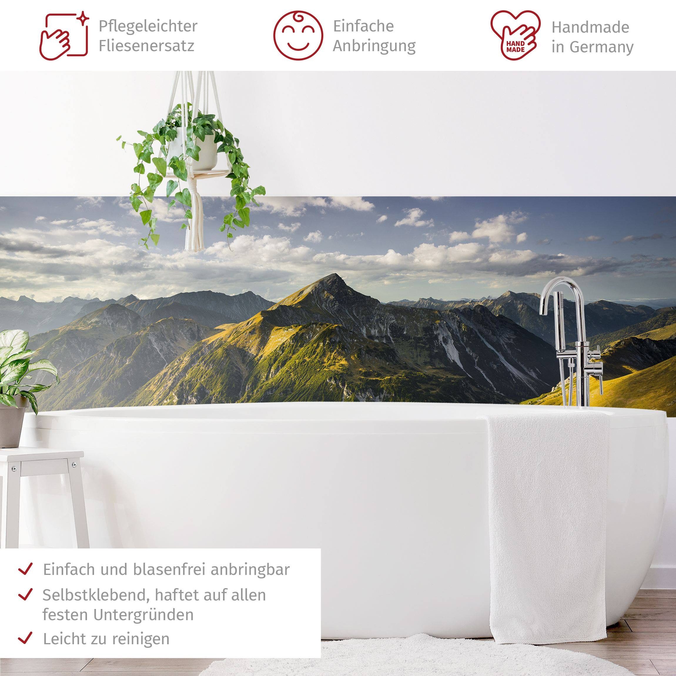 Bilderdepot24 Badrückwand grün fugenlose Wandverkleidung Bad Landhaus, (Hartfolie matt » Selbstklebend SMART 0,35 mm), wasserfestes Wandpaneel Berge Tal Lechtaler Alpen Tirol