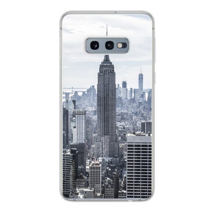 MuchoWow Handyhülle Bewölkter Himmel über dem Empire State Building in Amerika Phone Case Handyhülle Samsung Galaxy S10e Silikon Schutzhülle