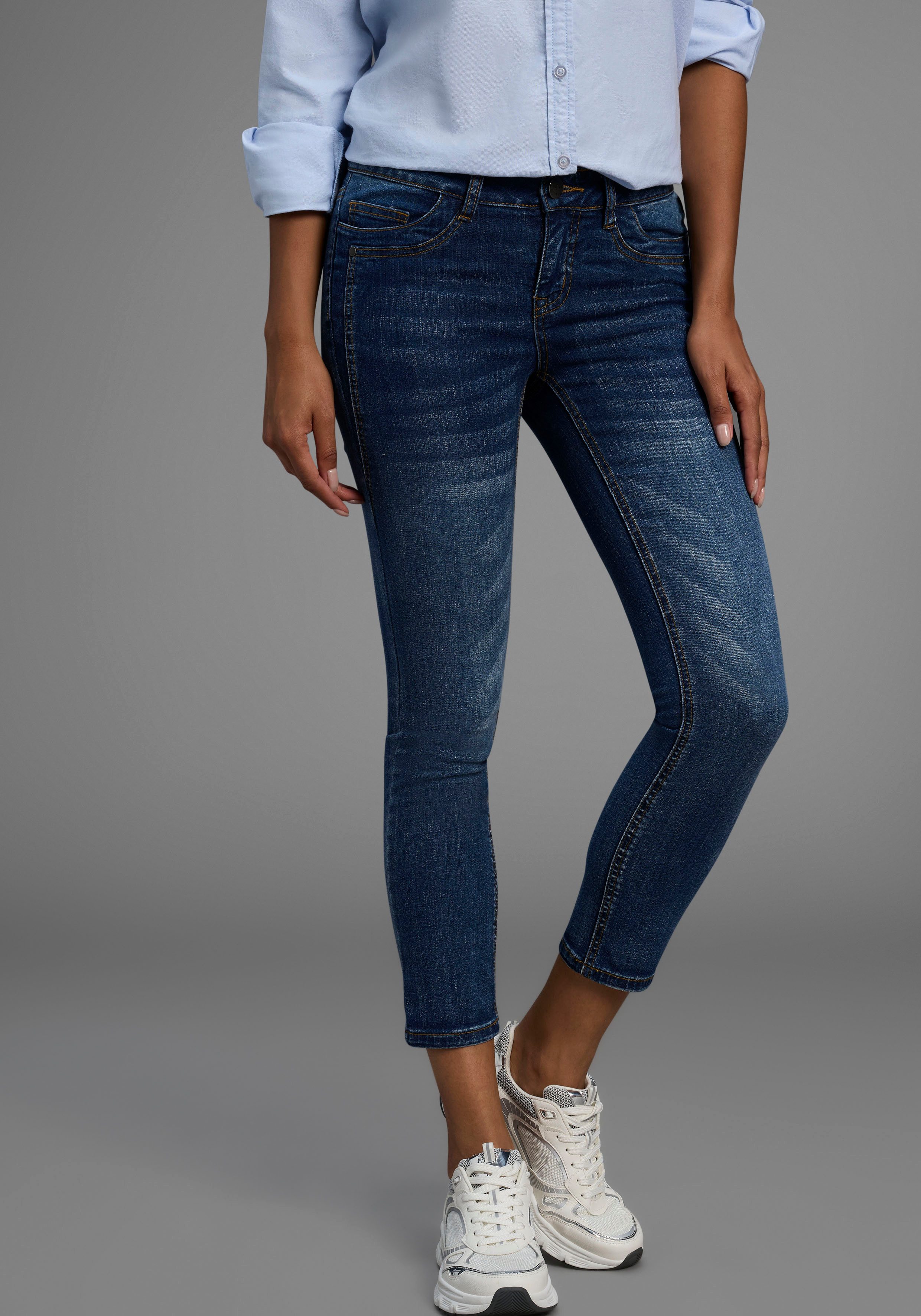Arizona 7/8-Jeans mit Keileinsätzen extra-enger Schnitt, Used-Look-Waschung, niedrige Leibhöhe